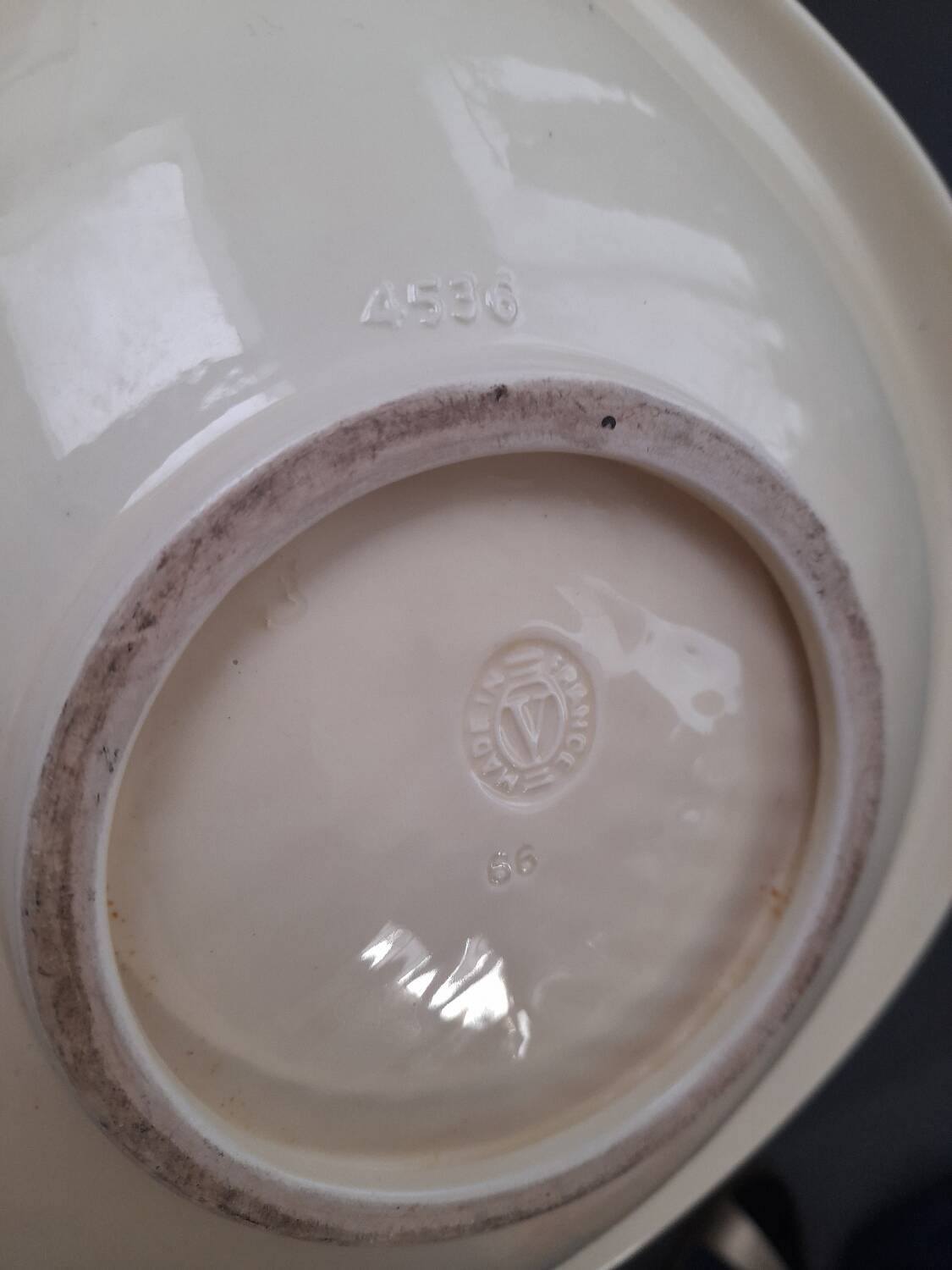 Large Verceram leaf pattern fruit dish