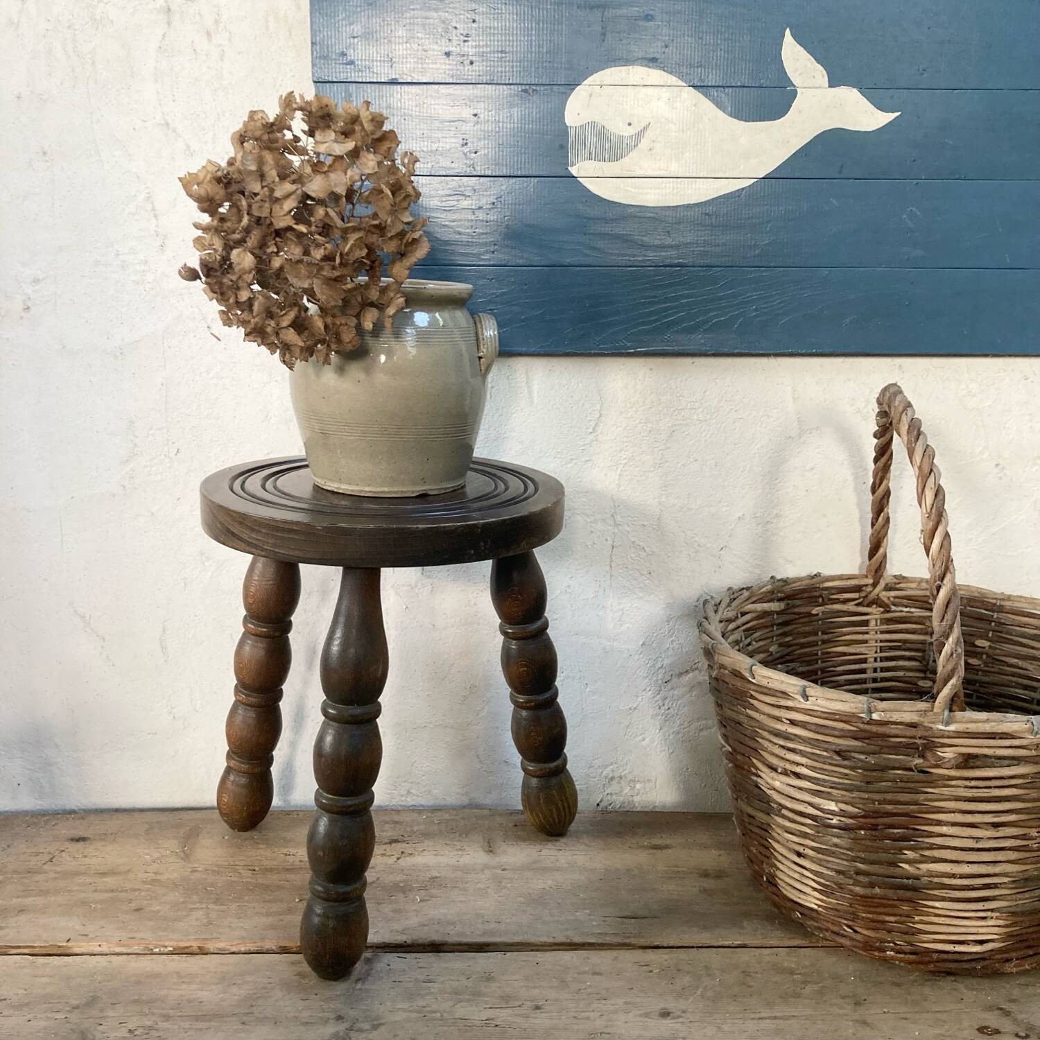 Tabouret en bois tripode