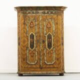 Armoire de mariée peinte à l'art populaire