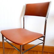Trois chaises mid century skaï et chrome 1950