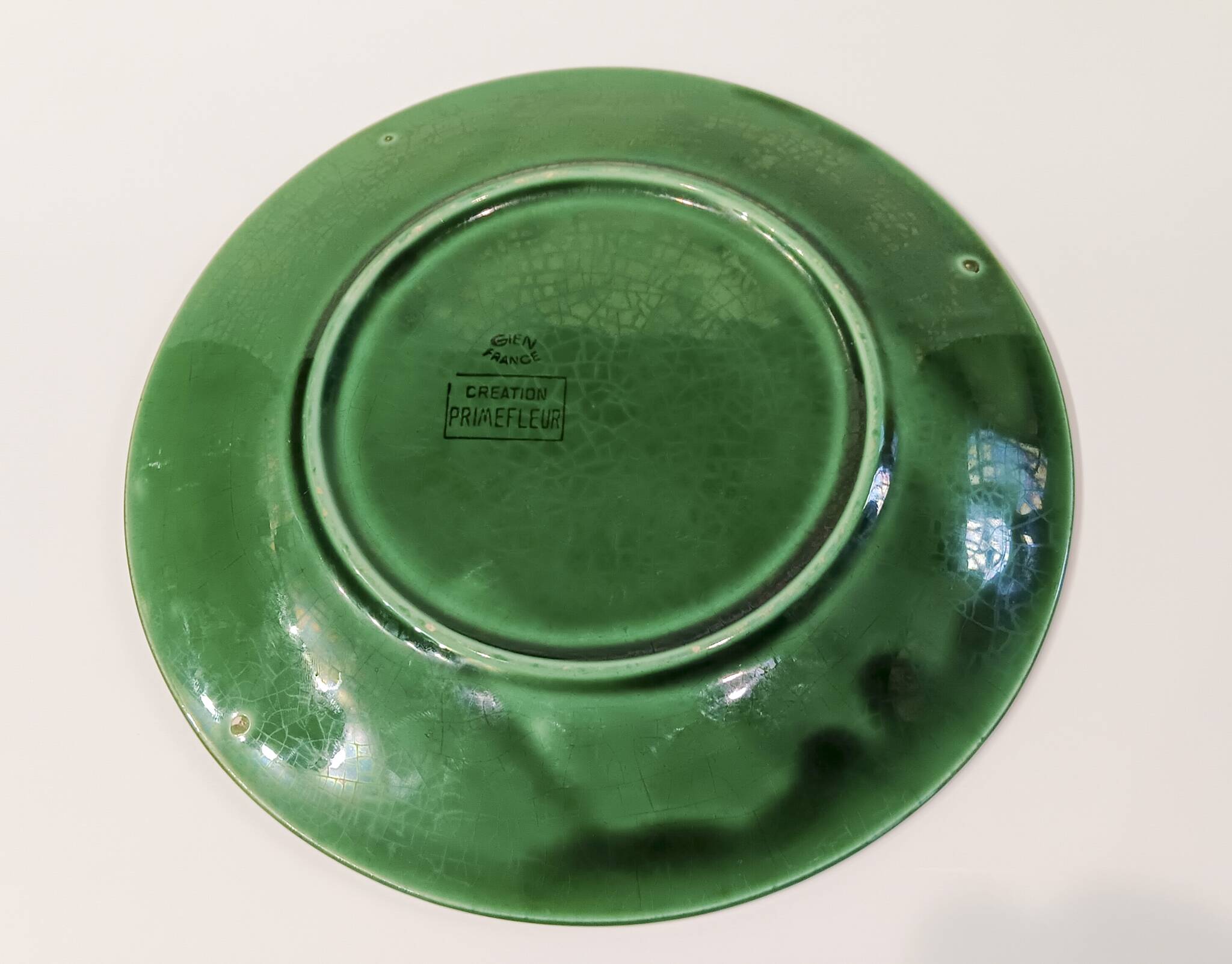 1 flat dessert plate, Gien Primefleur collection, in green slip