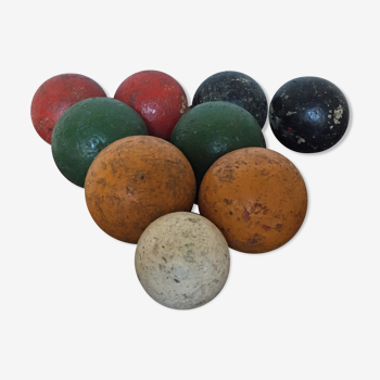 Ancien jeu de boules de pétanque en bois avec cochonnet
