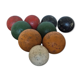 Ancien jeu de boules de pétanque en bois avec cochonnet