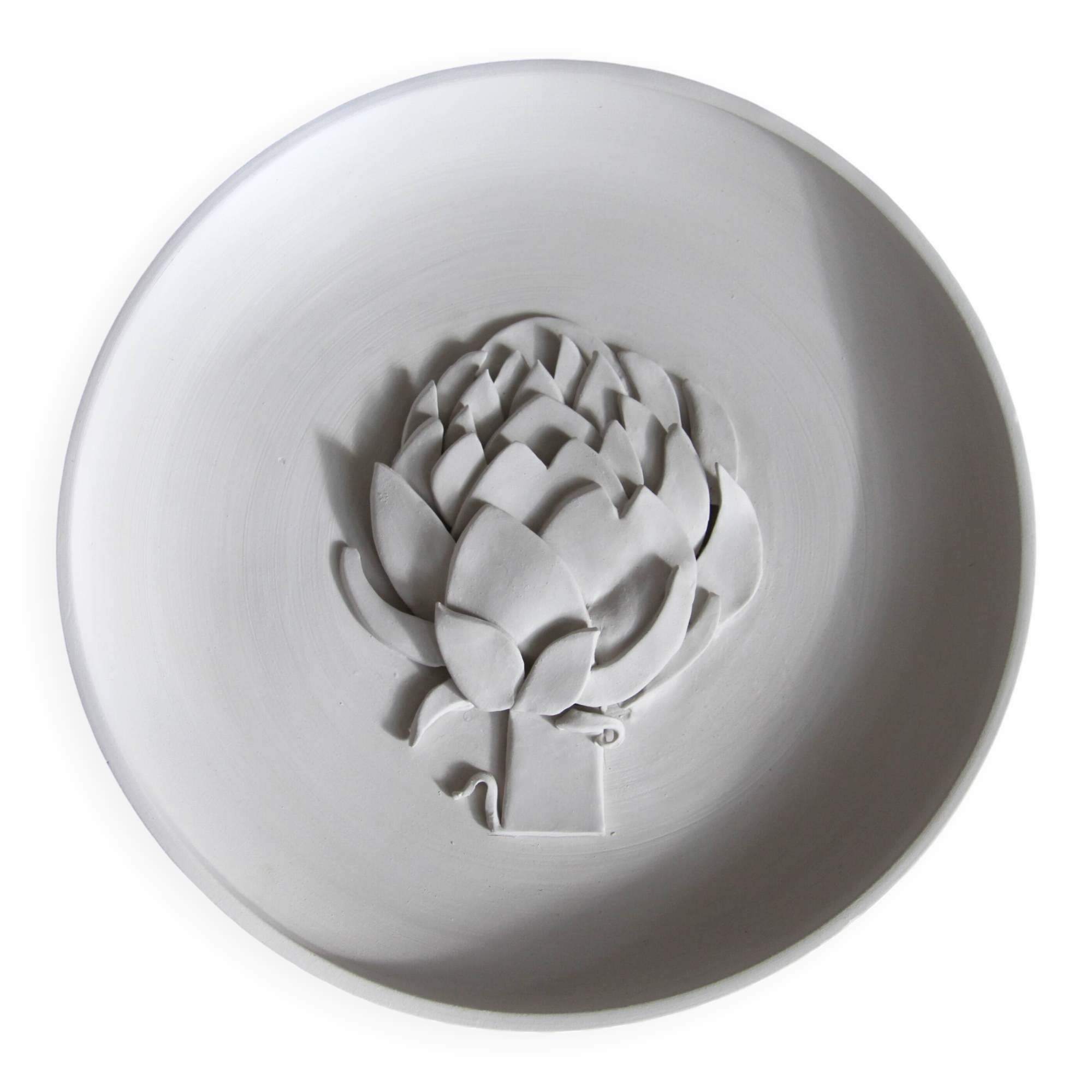 White earthenware centrepiece