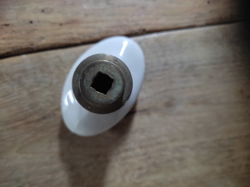 Handle button holder porcelain flowers