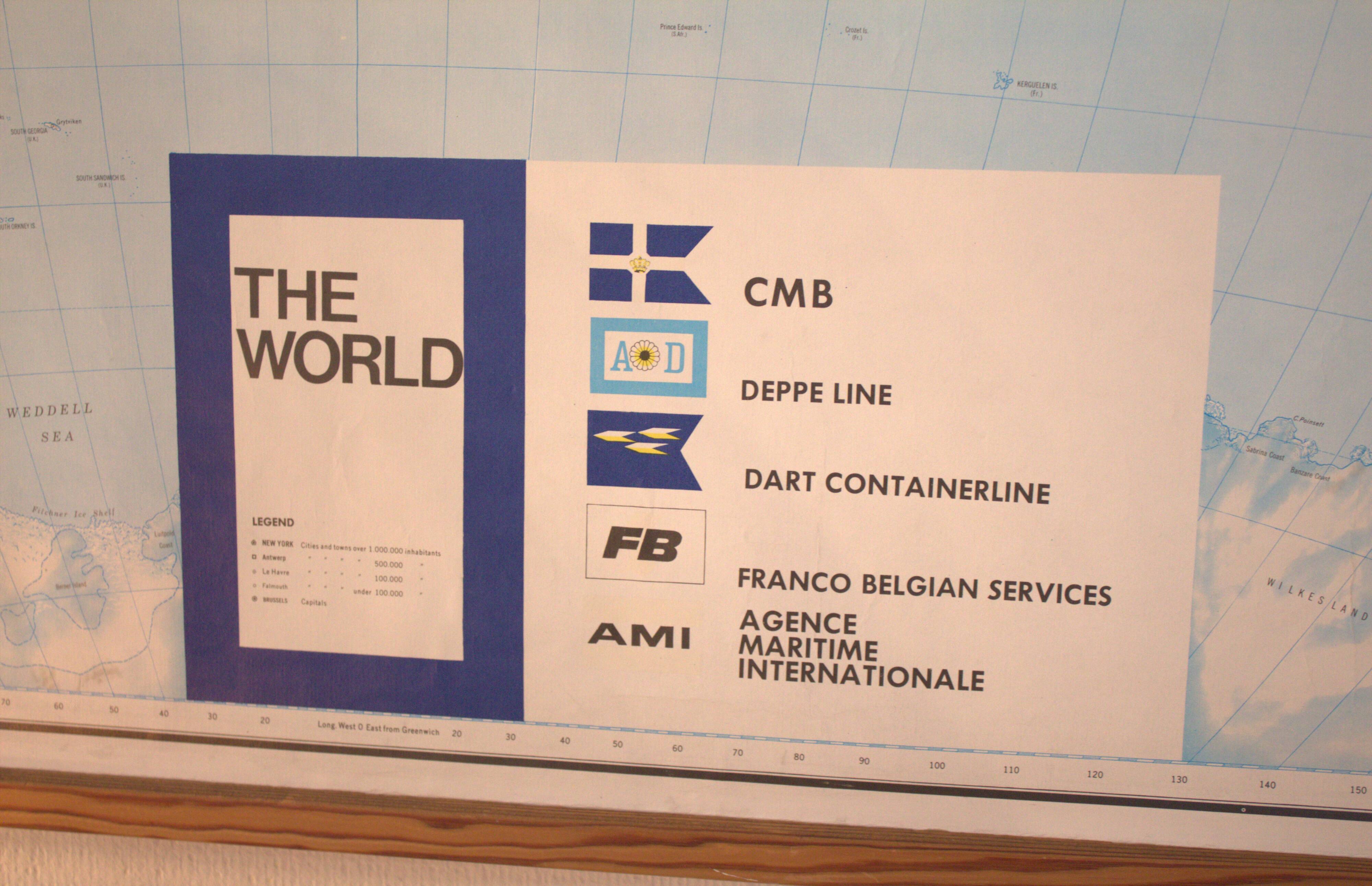 Old school map of the world 1977 wall decoration