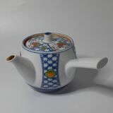 Japanese Kyūsu teapot in Arita porcelain, Imari floral decoration.