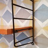 String of nisse strinning shelf
