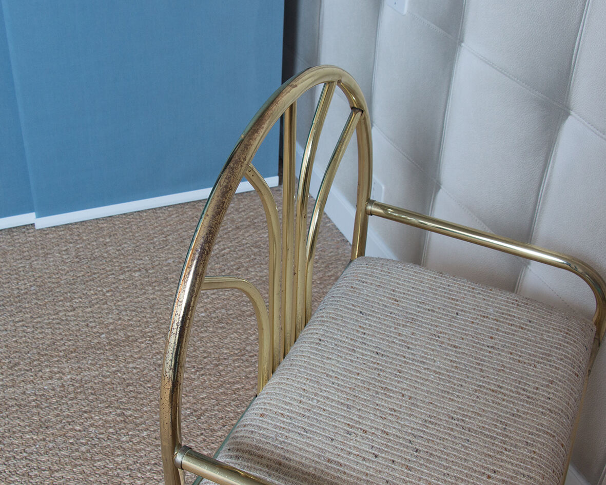 Dressing table in gold metal