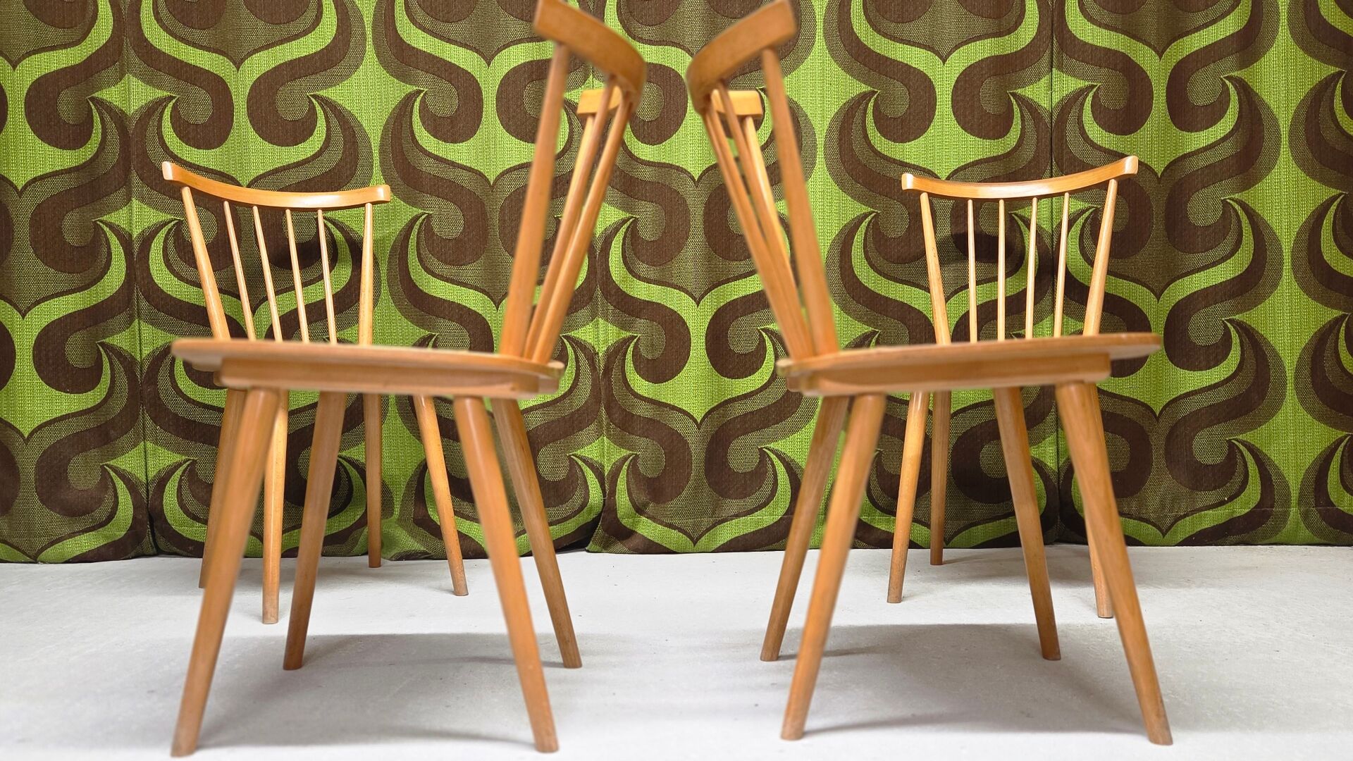 Set of 4 country-style bistro chairs farmhouse chalet 1960 vintage