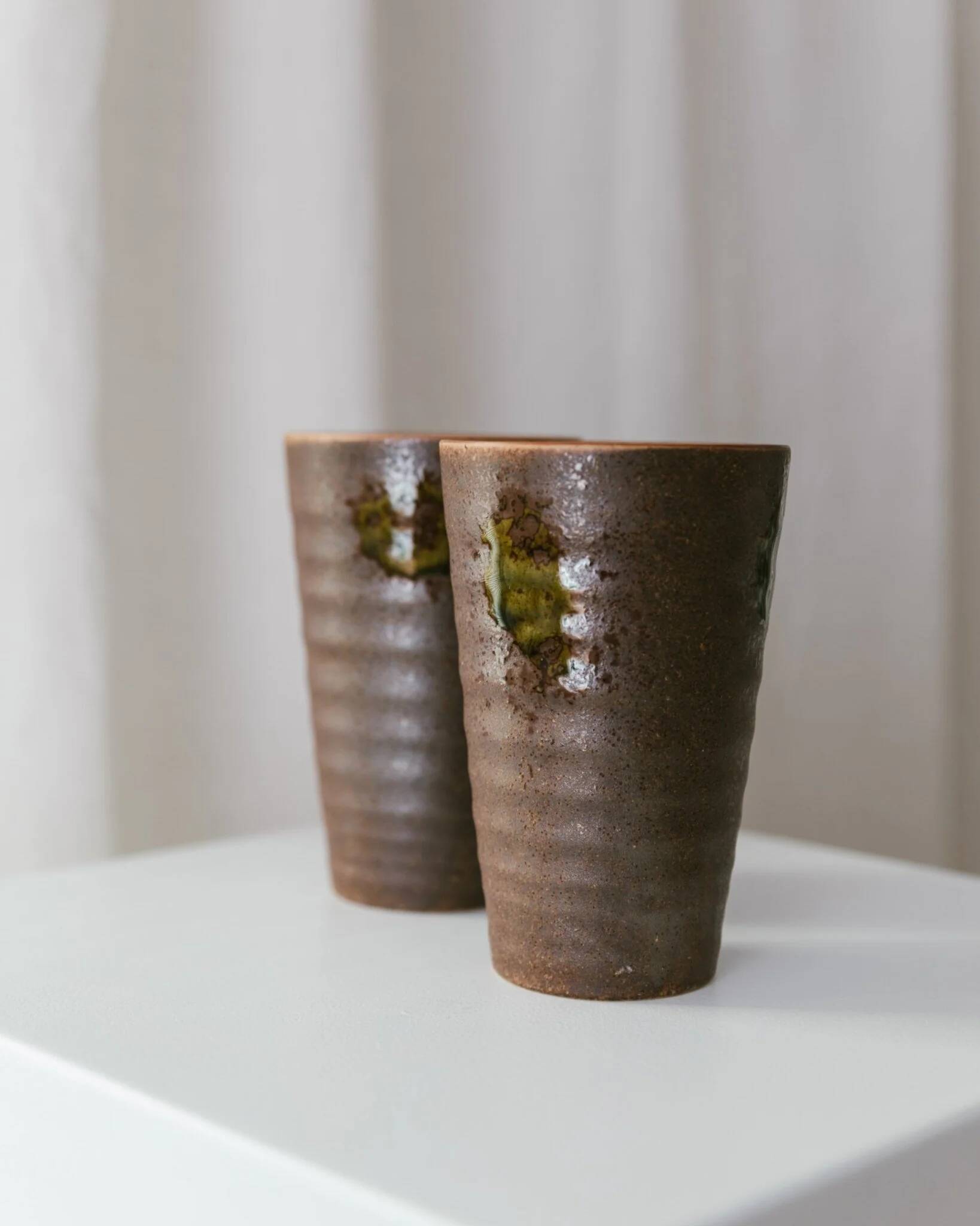 Set of 2 Vintage Stoneware Ceramic Mugs in Brown with Moss-Green Glaze by Matthias Jäckel Studio, Keramikhof Naunhof