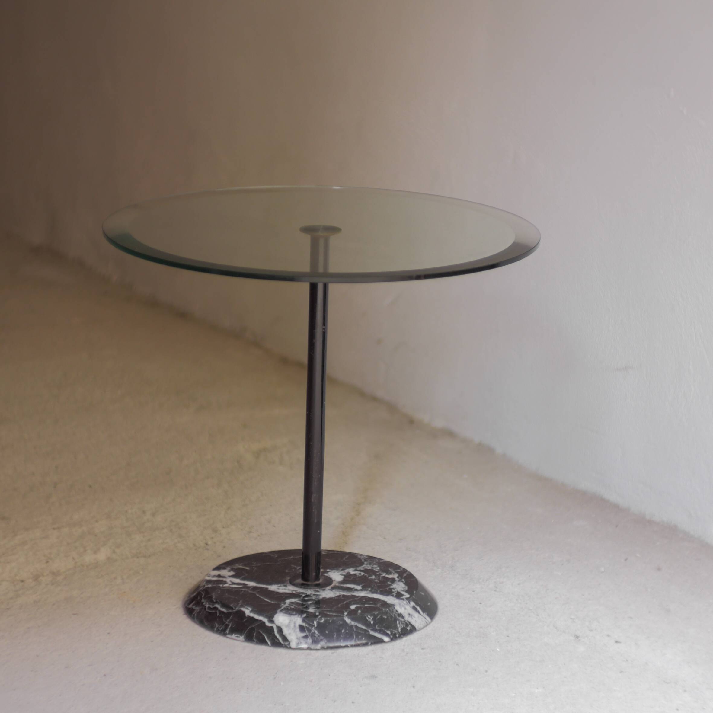 Modernist coffee table in marble and glass, Italy, 1980s