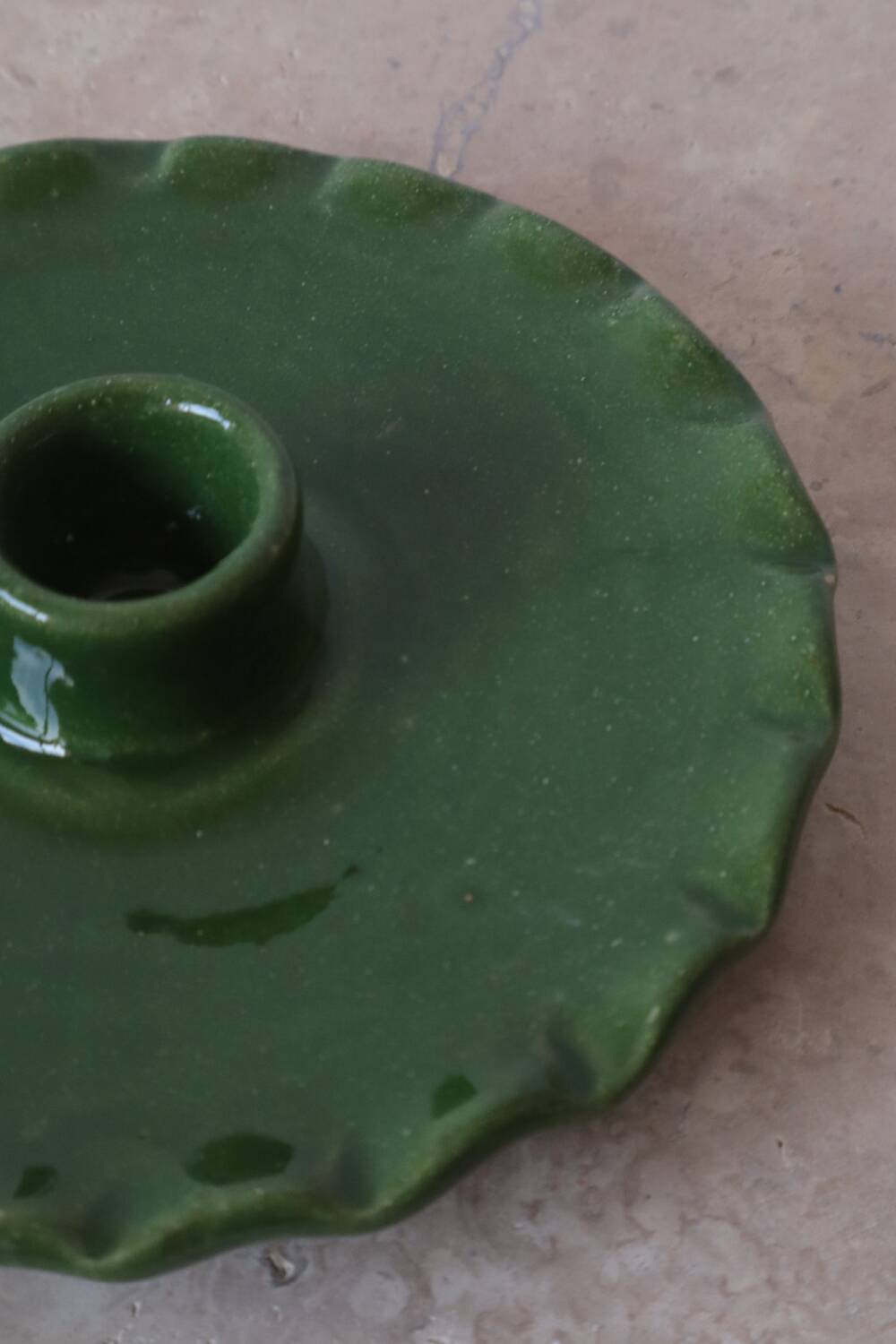 Ceramic candle holder serrated plate fir green