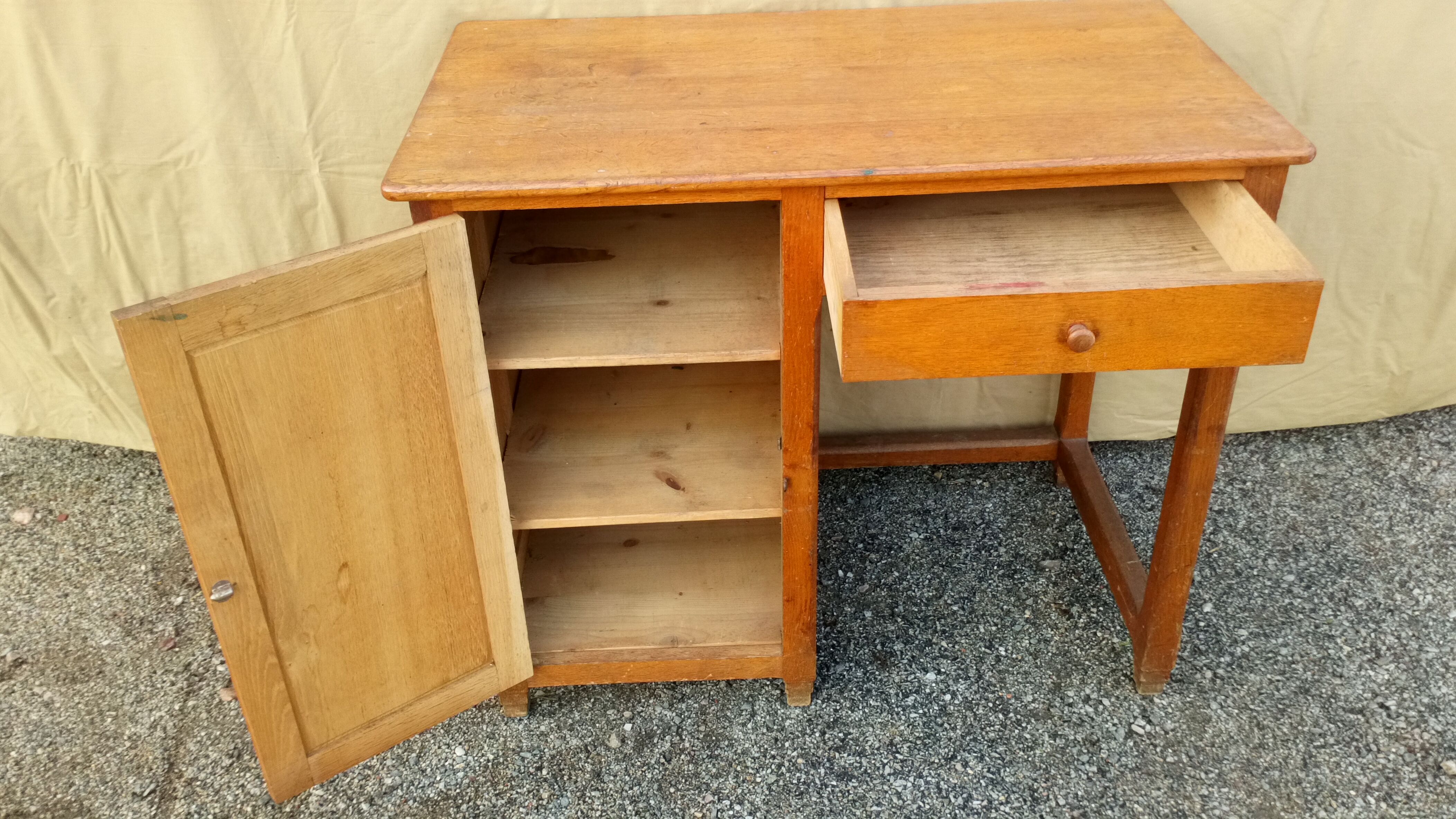 1940 in oak desk