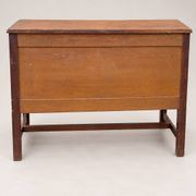 Commode ancienne en chêne sculpté – Début XXe siècle