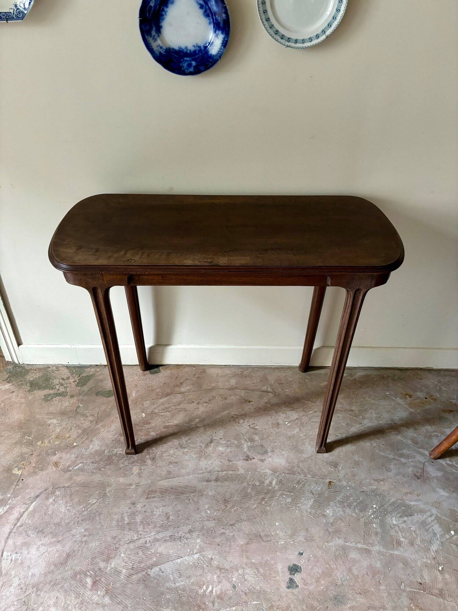 Console en bois foncé