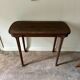 Console en bois foncé