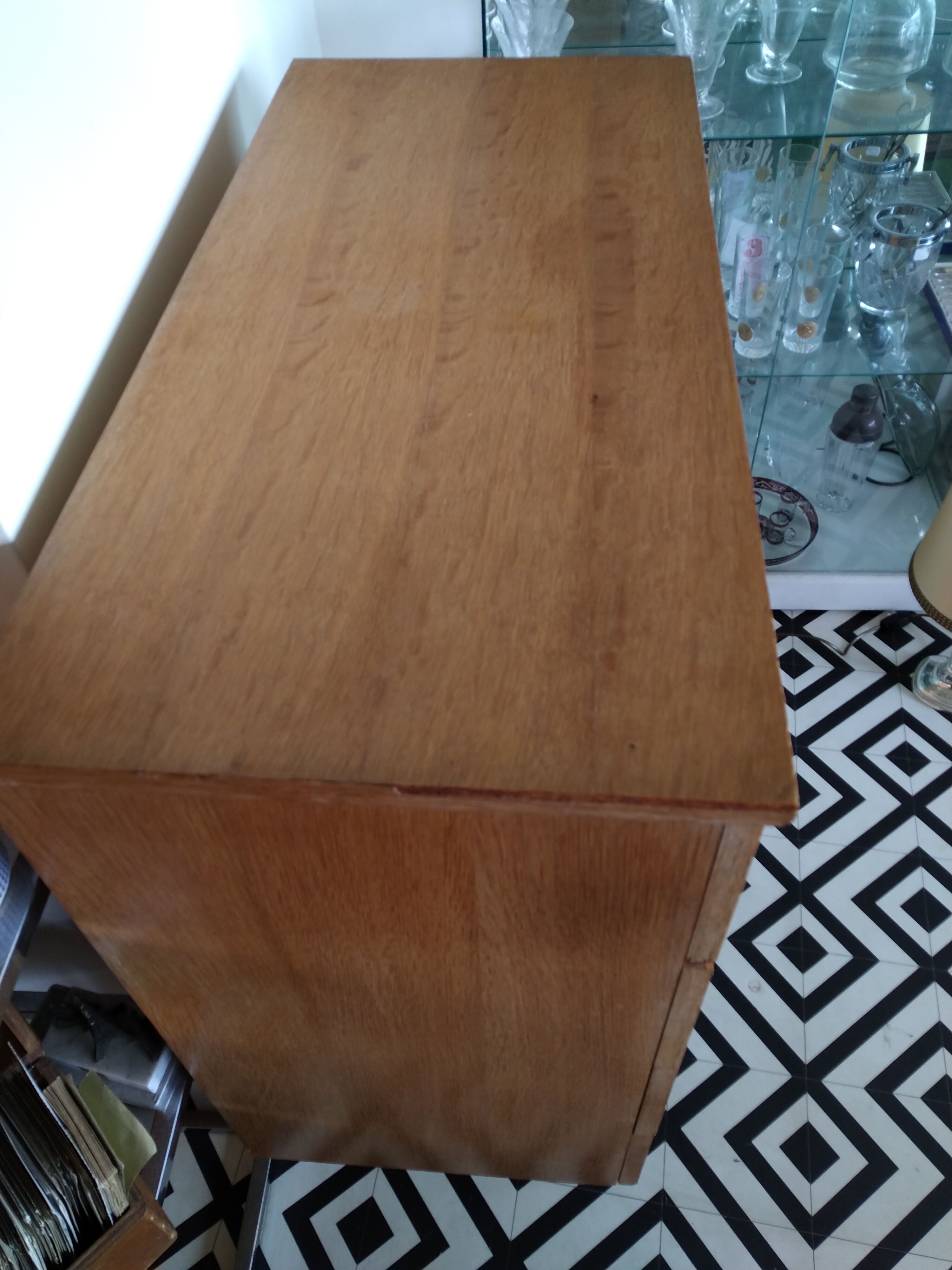 Chest of drawers 60-foot compass