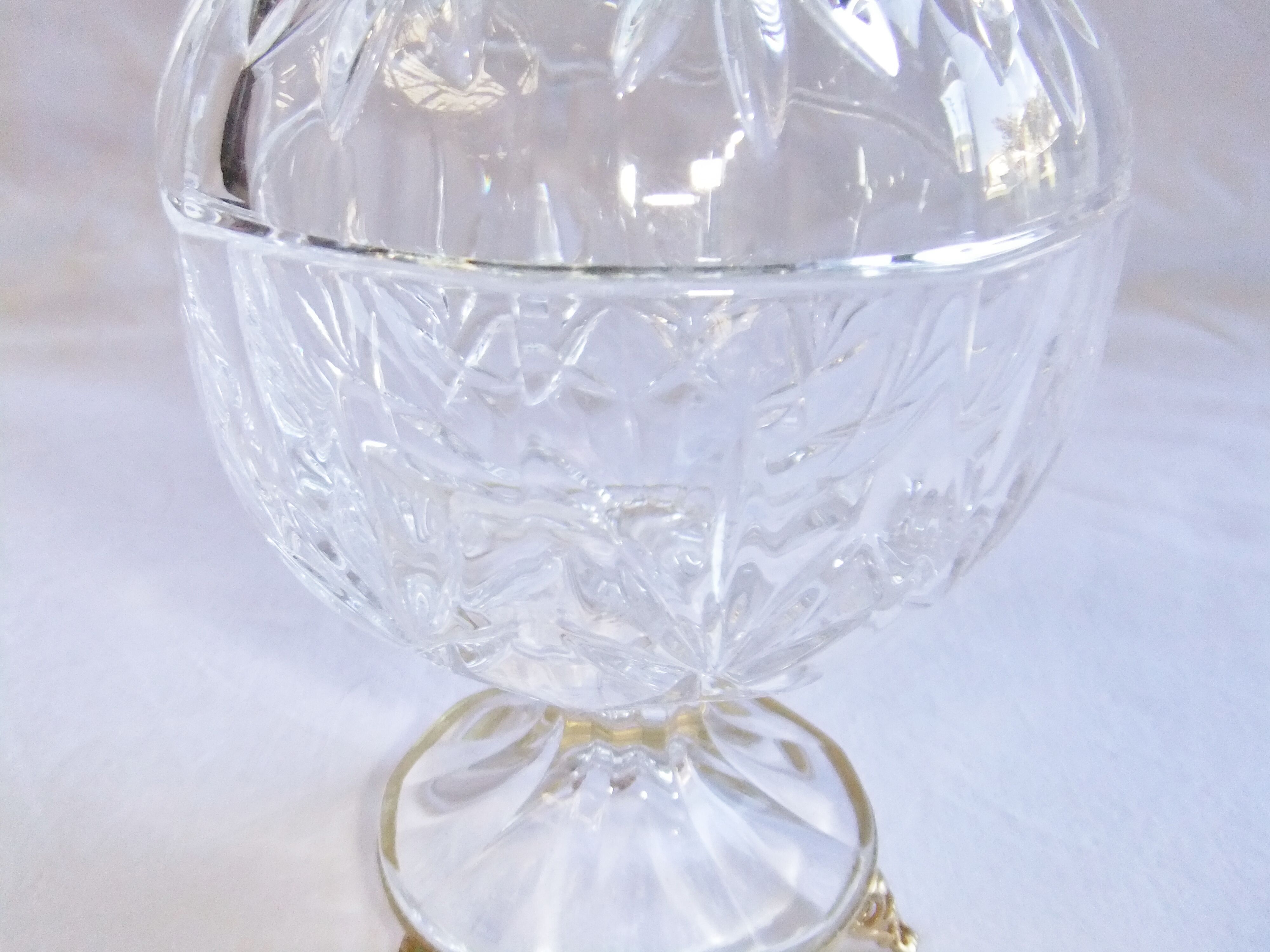 Bonbonnière in crystal cut