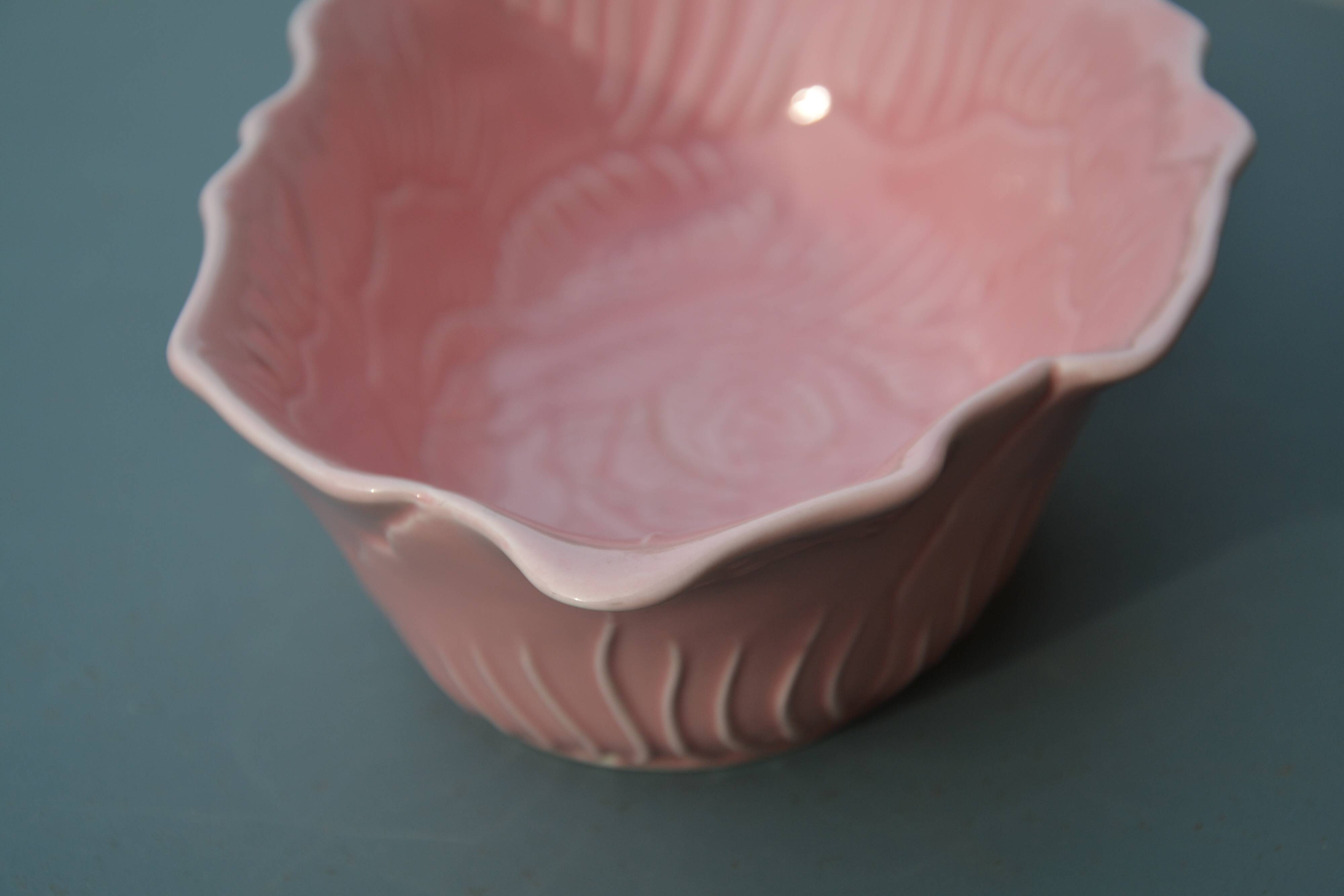 Rose-shaped ceramic bowl/deep plate.