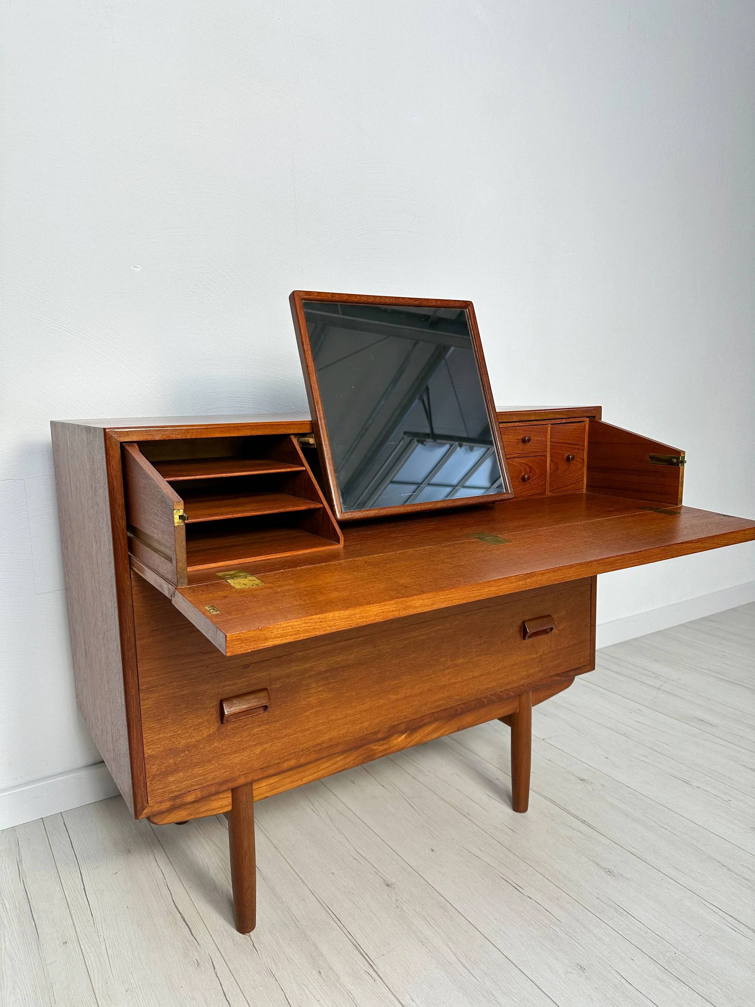 Commode secrétaire en teck danois vintage des années 1960 par Børge Mogensen