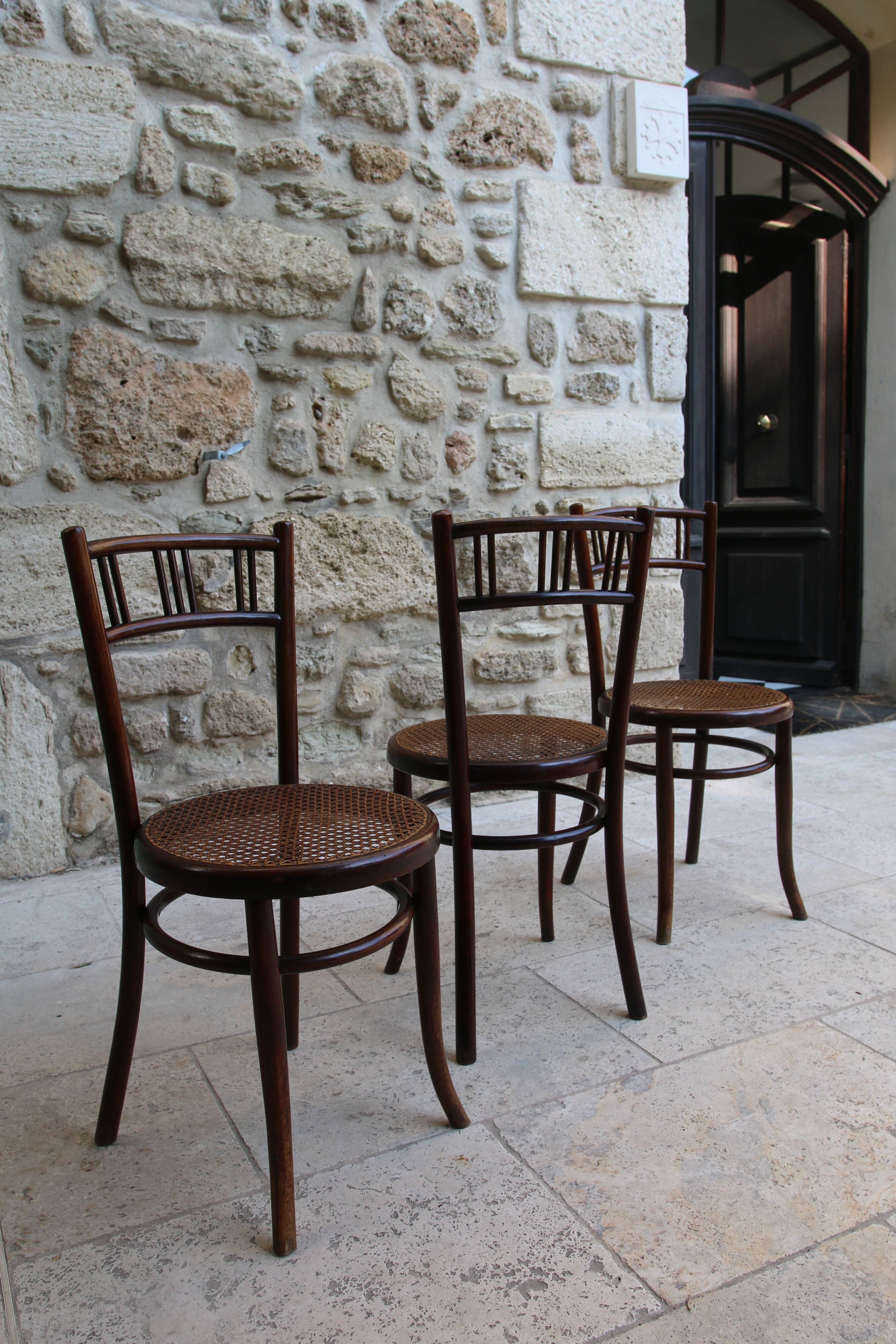 3 chaises bistrot bois courbé, Fischel, fin XIXe - début XXe.