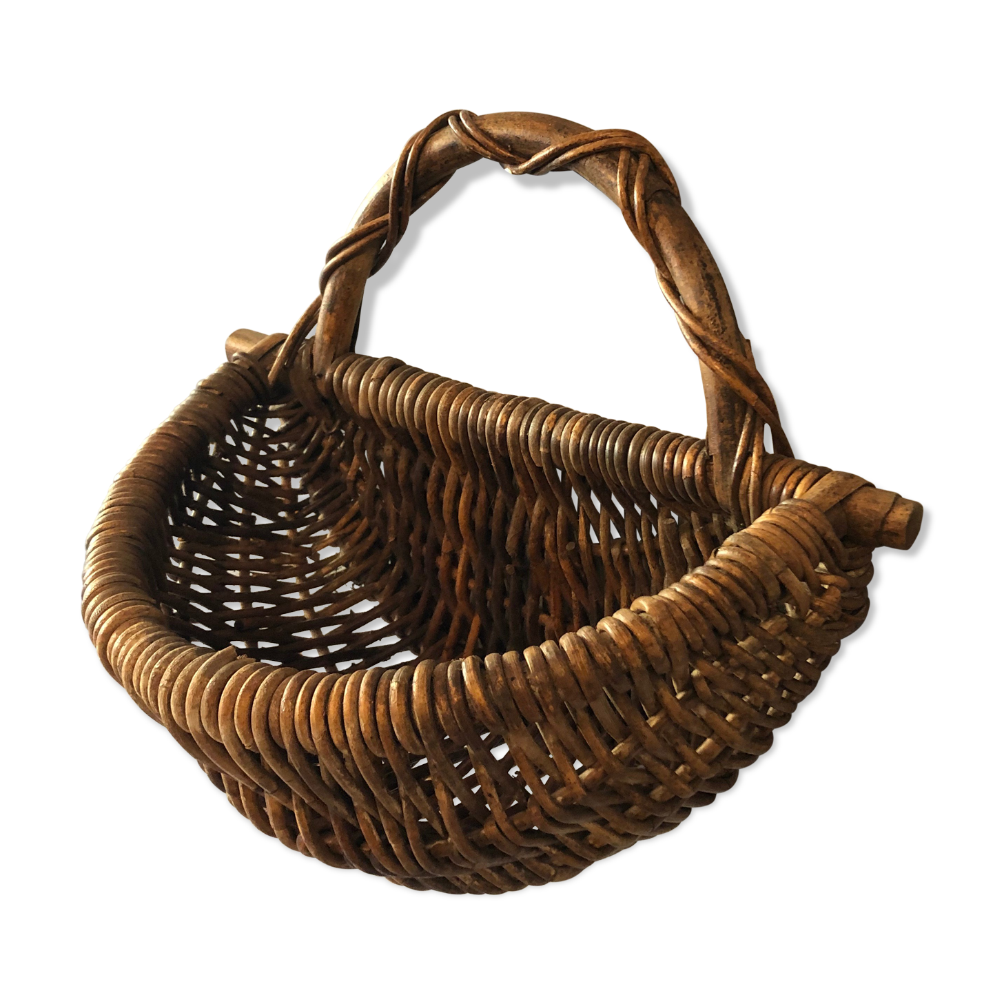 Rattan basket to hang