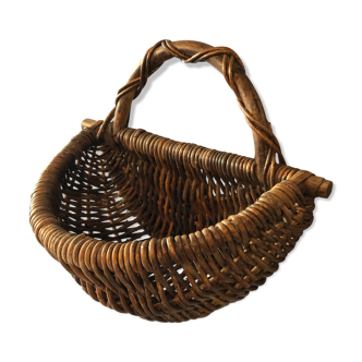 Rattan basket to hang