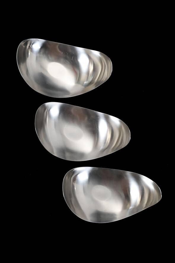 “Leaf” bowl / medium size / Helle Damkjær for Georg Jensen / brushed stainless steel / asymmetrical / Danish modern design