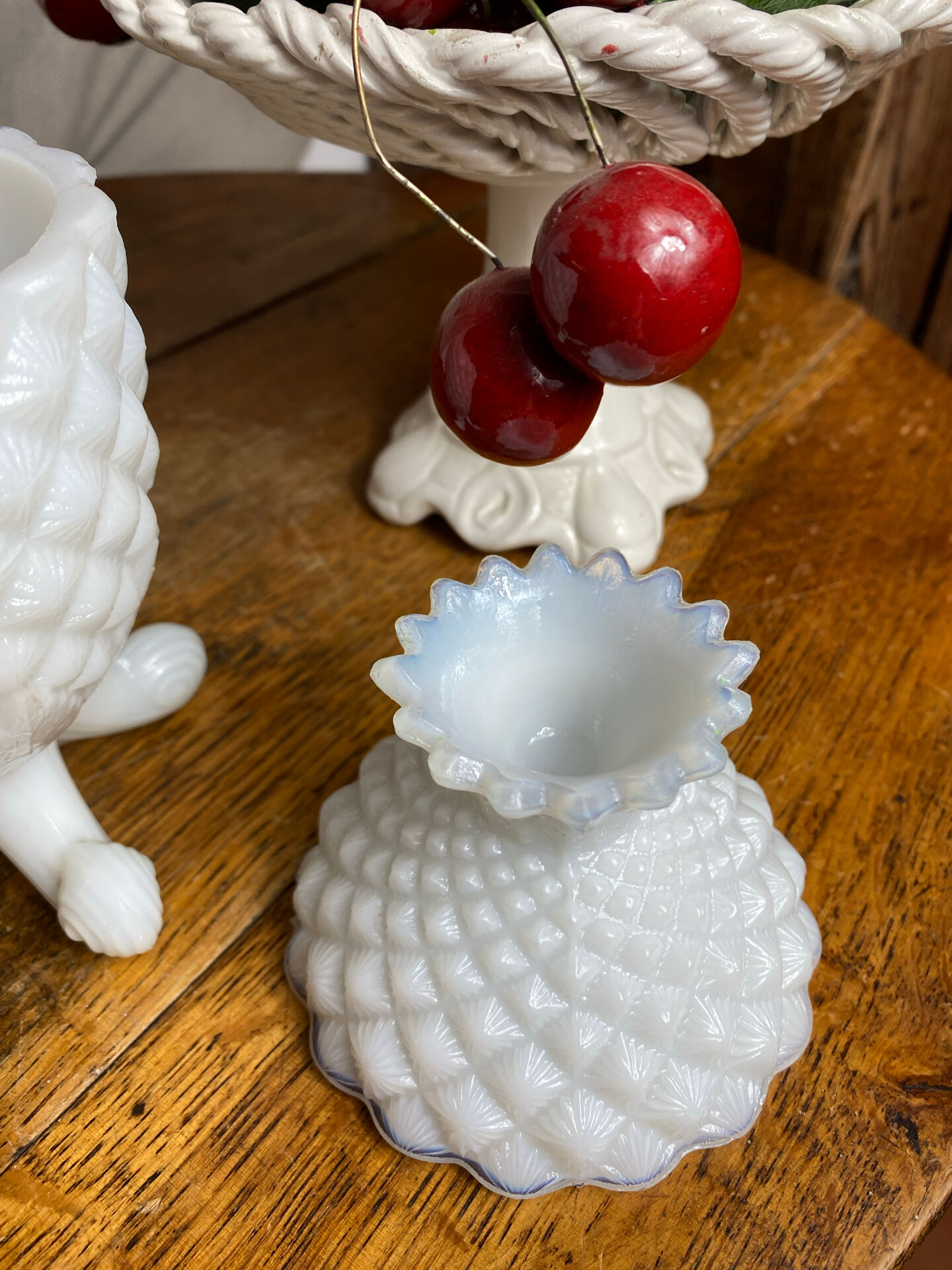 Pineapple bonbonnière in white opaline