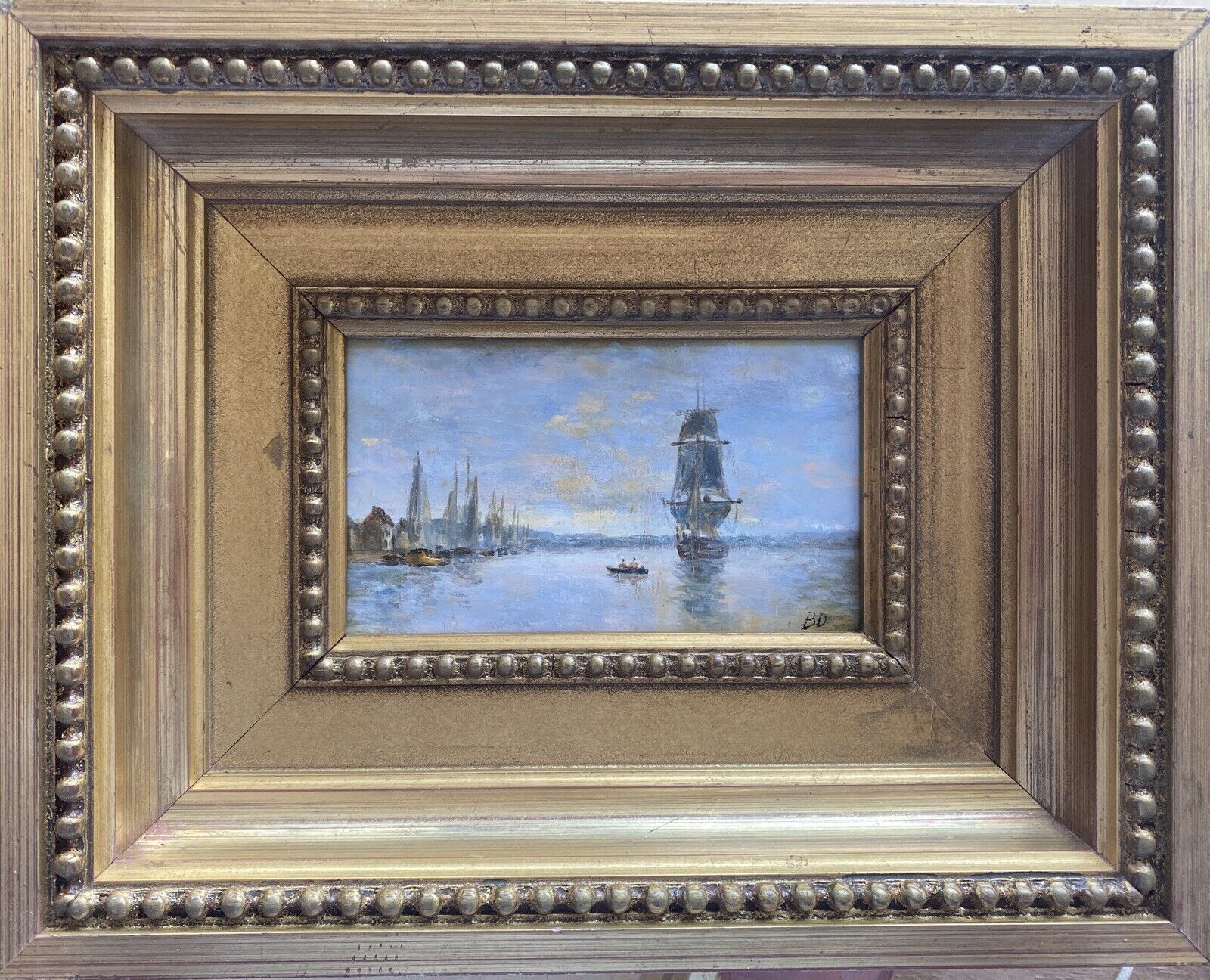 Table hsp marine with sailboats and port