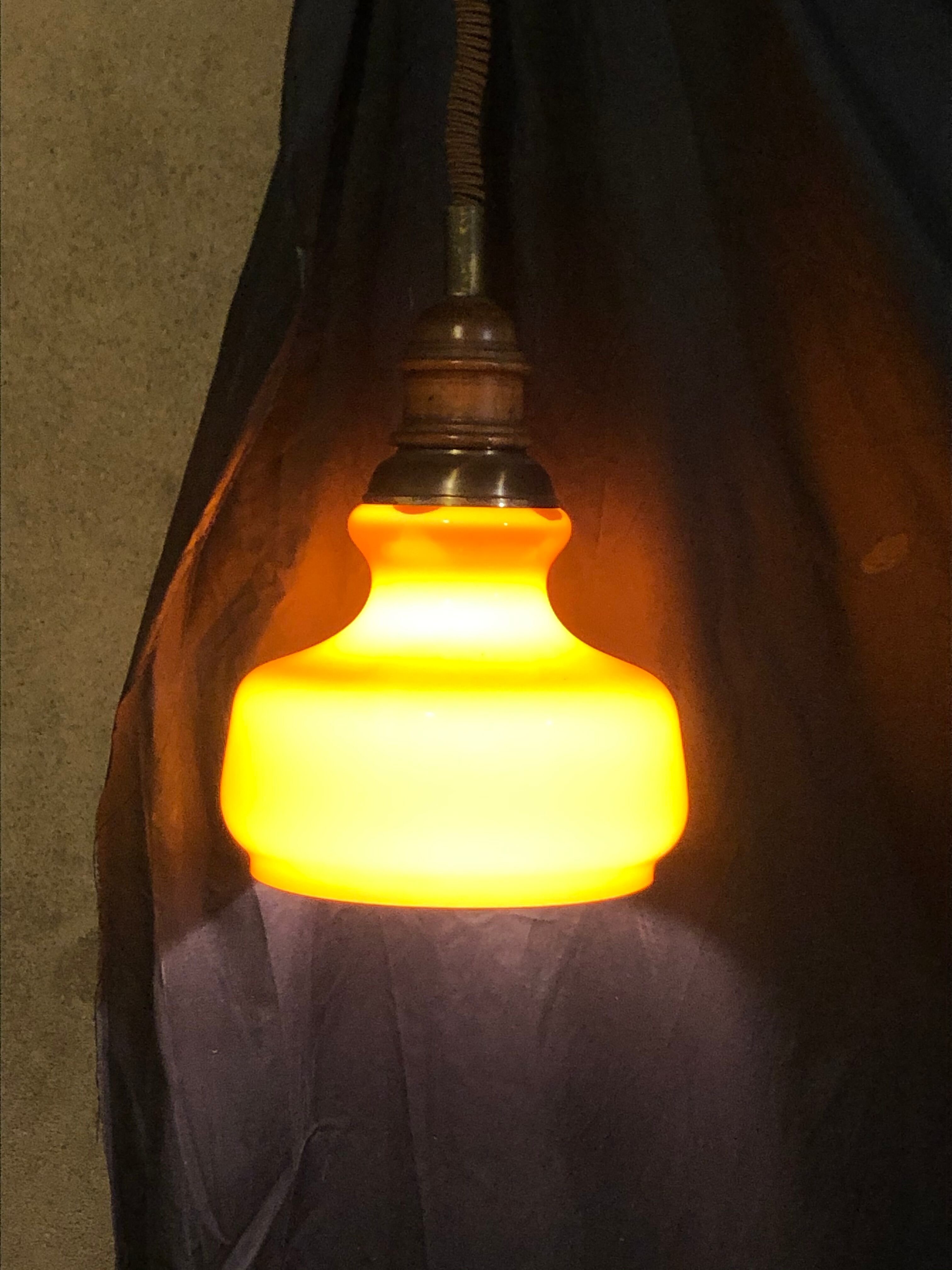 Suspension en verre opaline