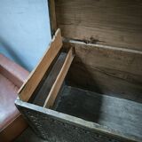 Coffre en bois Haute époque Cévenol