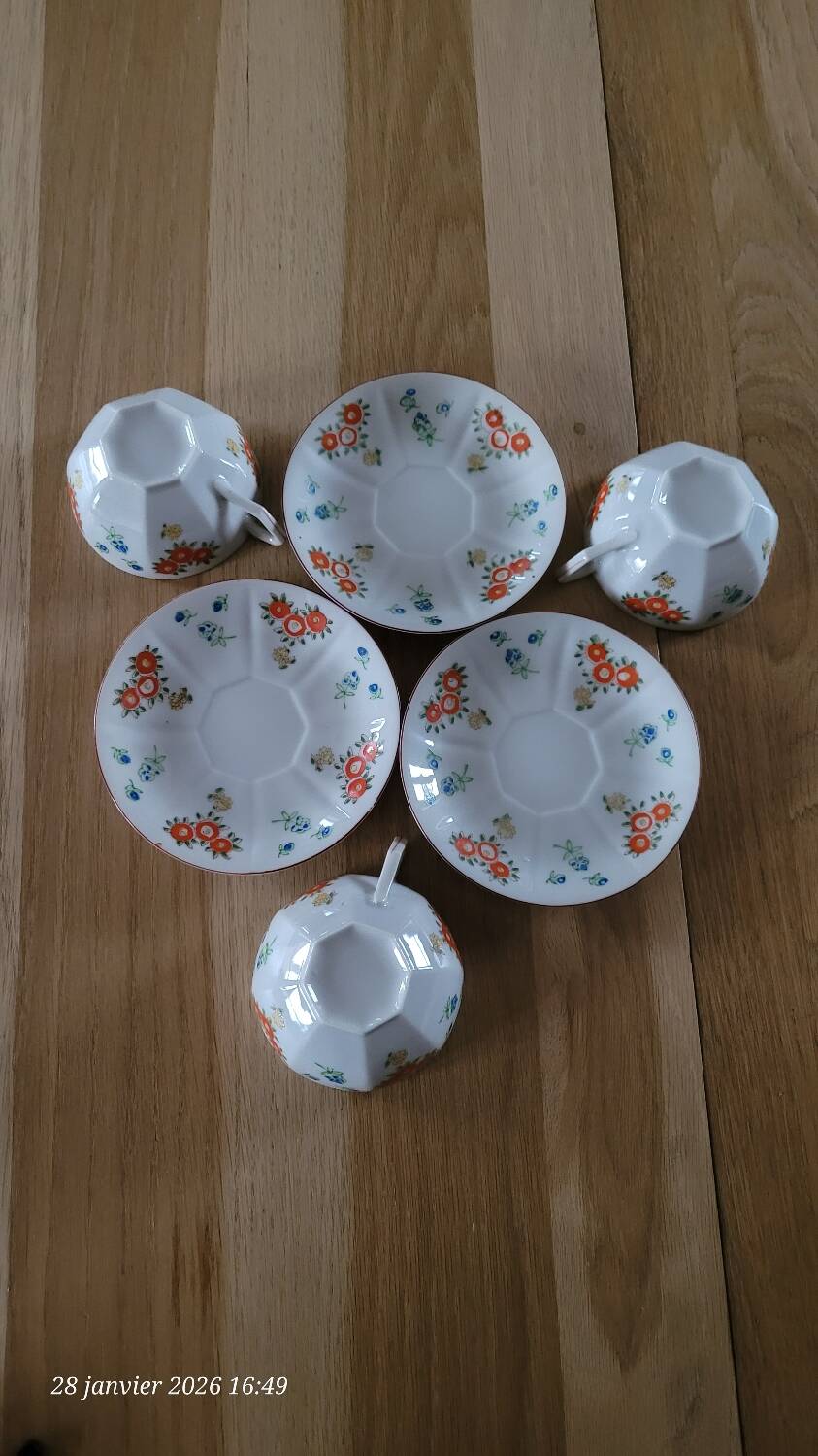 3 cups and saucers in fine porcelain