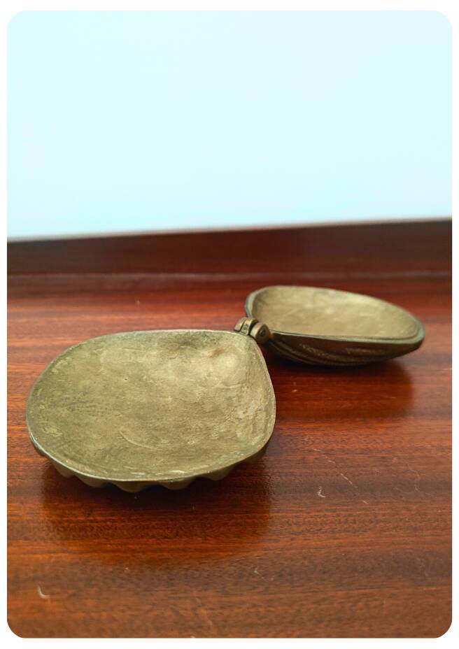 Boîte vintage en laiton en forme de coquillage