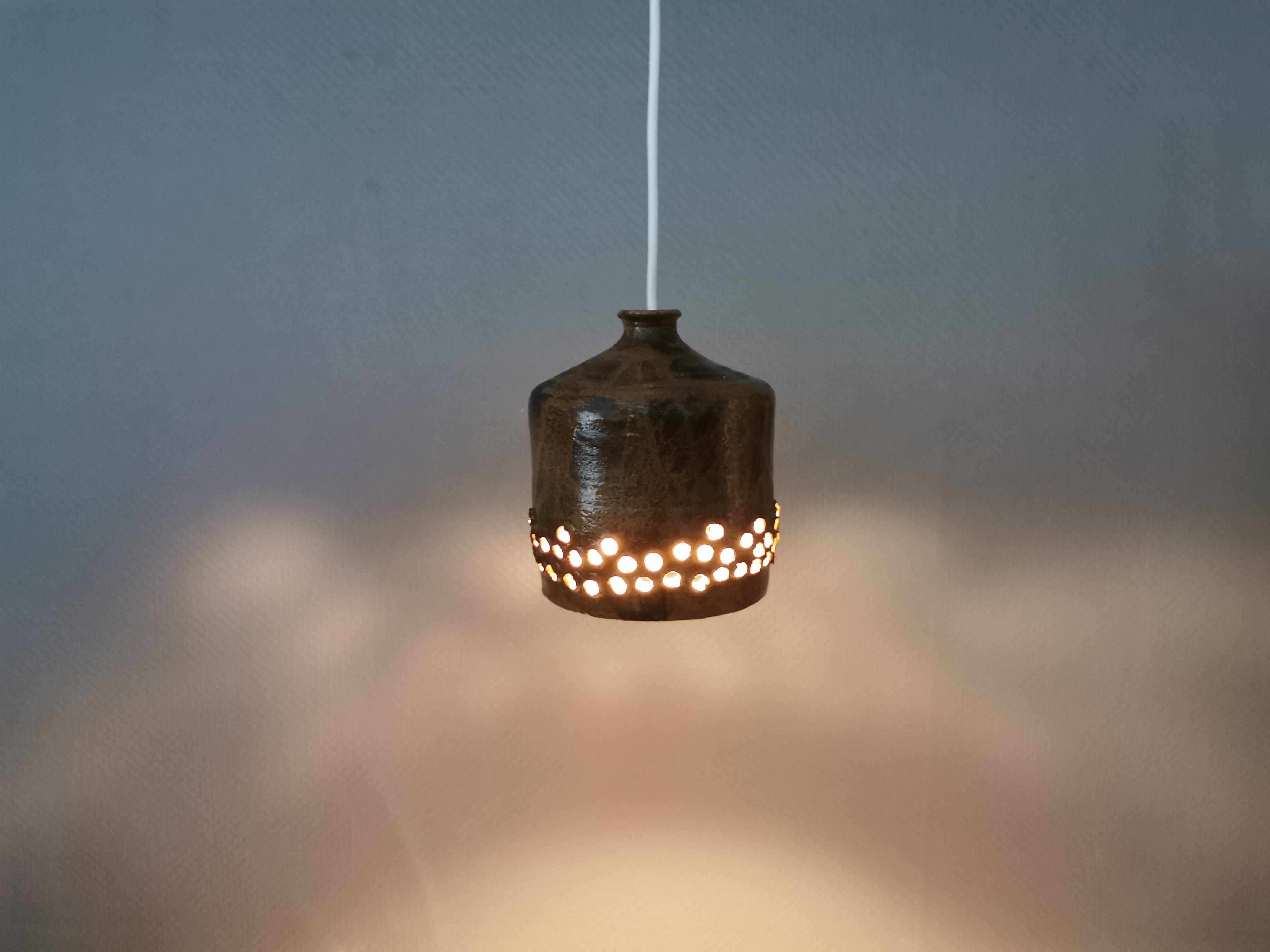 Small ceramic pendant lamp, Danish, from the 1970s–80s, in earth tones.