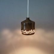 Petite lampe pendante en céramique, danoise, des années 1970-80, dans des tons terre.