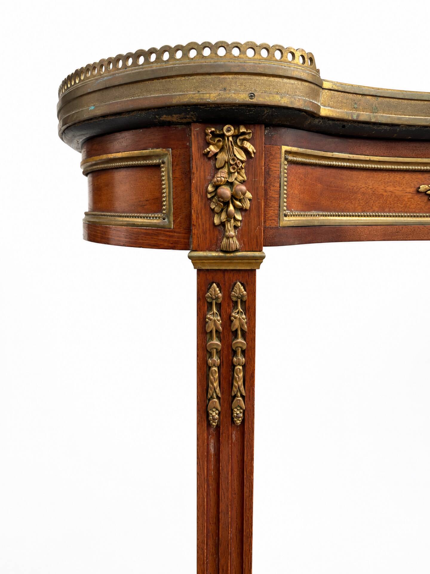 Kidney table in mahogany, brocatelle marble, Louis XV Transition, 19th century.