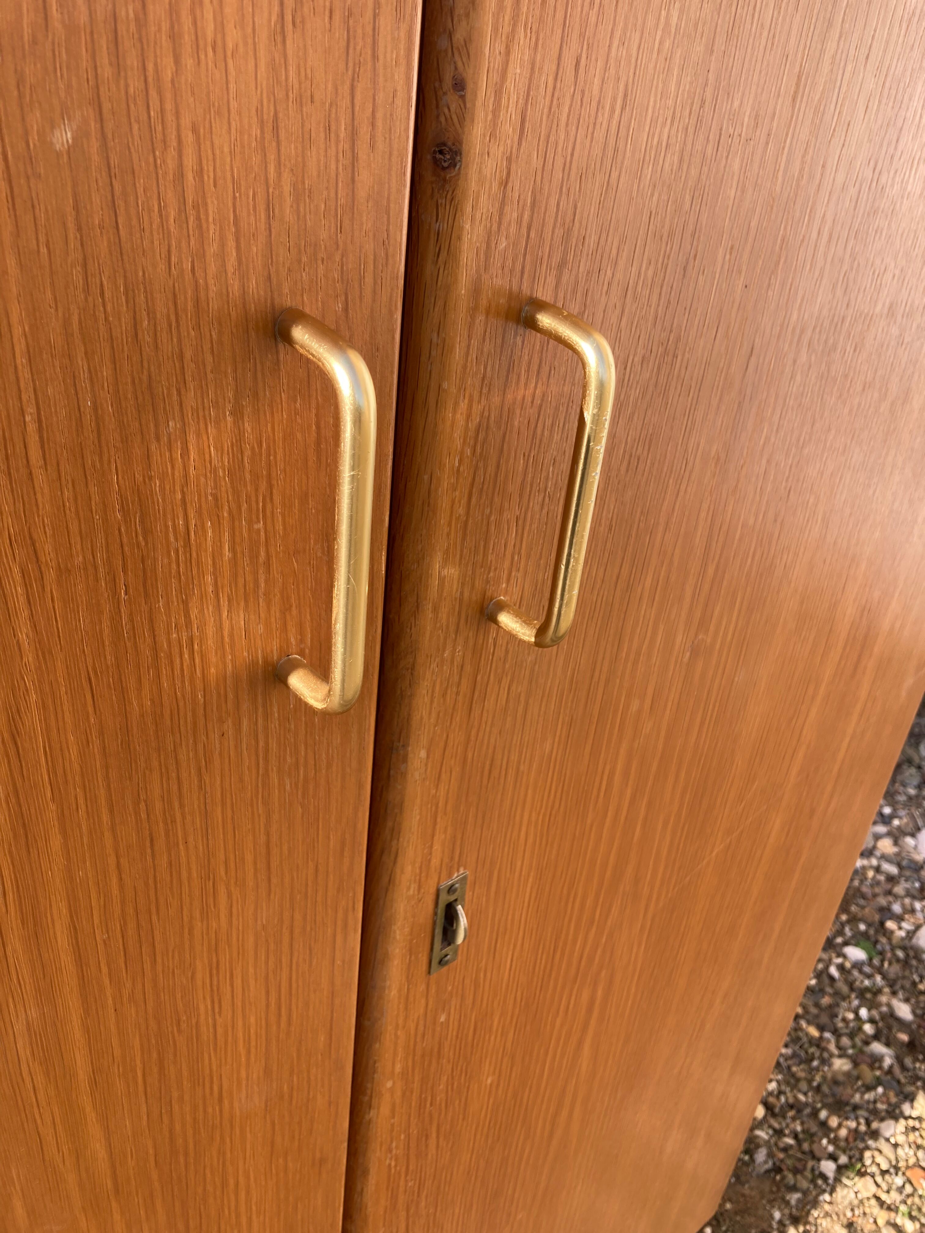 2-door boarding cabinet