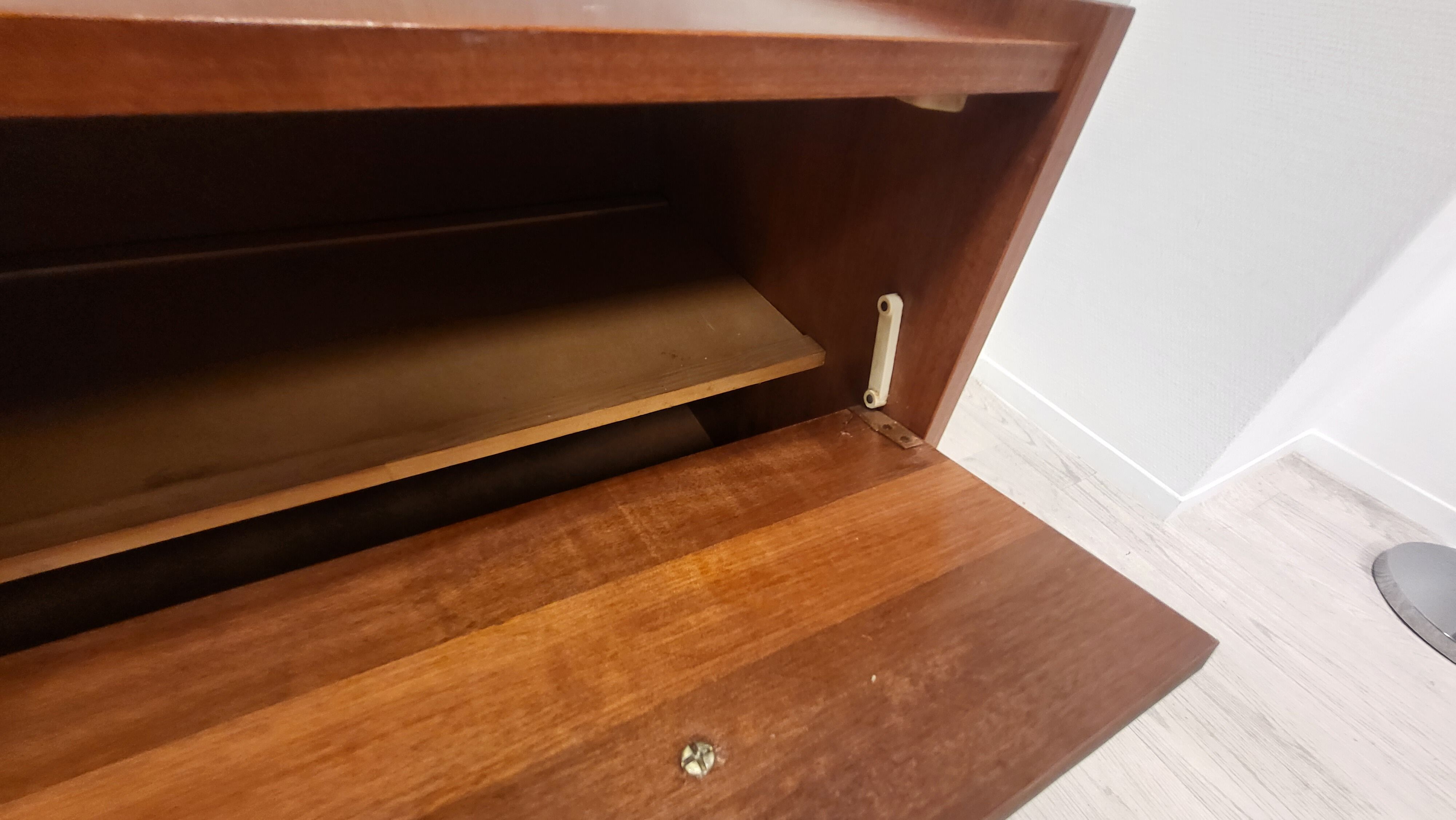 Armoire à chaussures