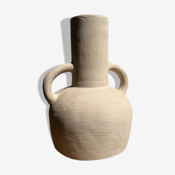 Vase artisanal en terracotta peint en beige à double anses h:32 d:25