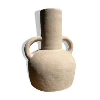 Vase artisanal en terracotta peint en beige à double anses h:32 d:25