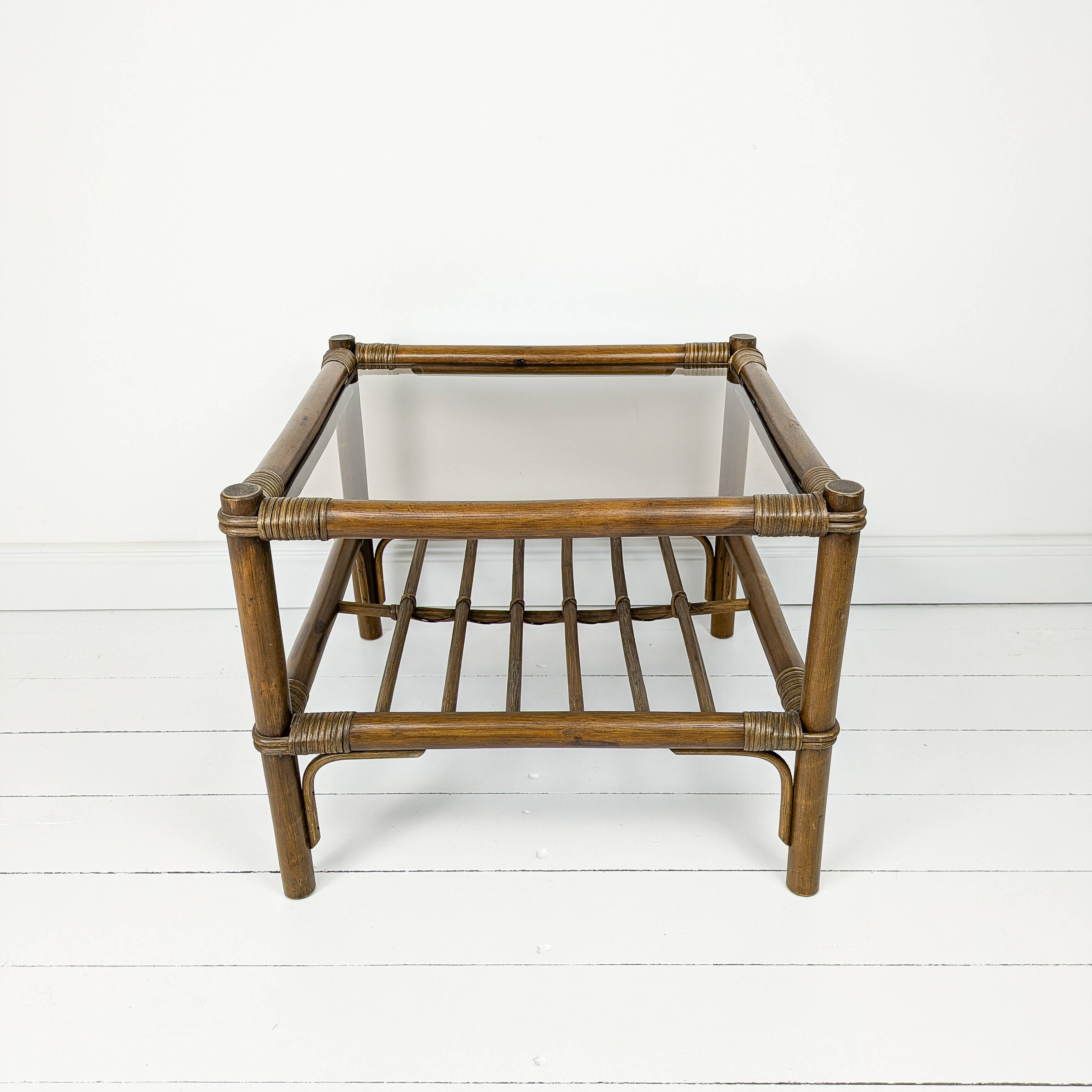 Table basse en bambou marron foncé plateau en verre Mid Century Vintage Rattan Skandi Boho Danish De