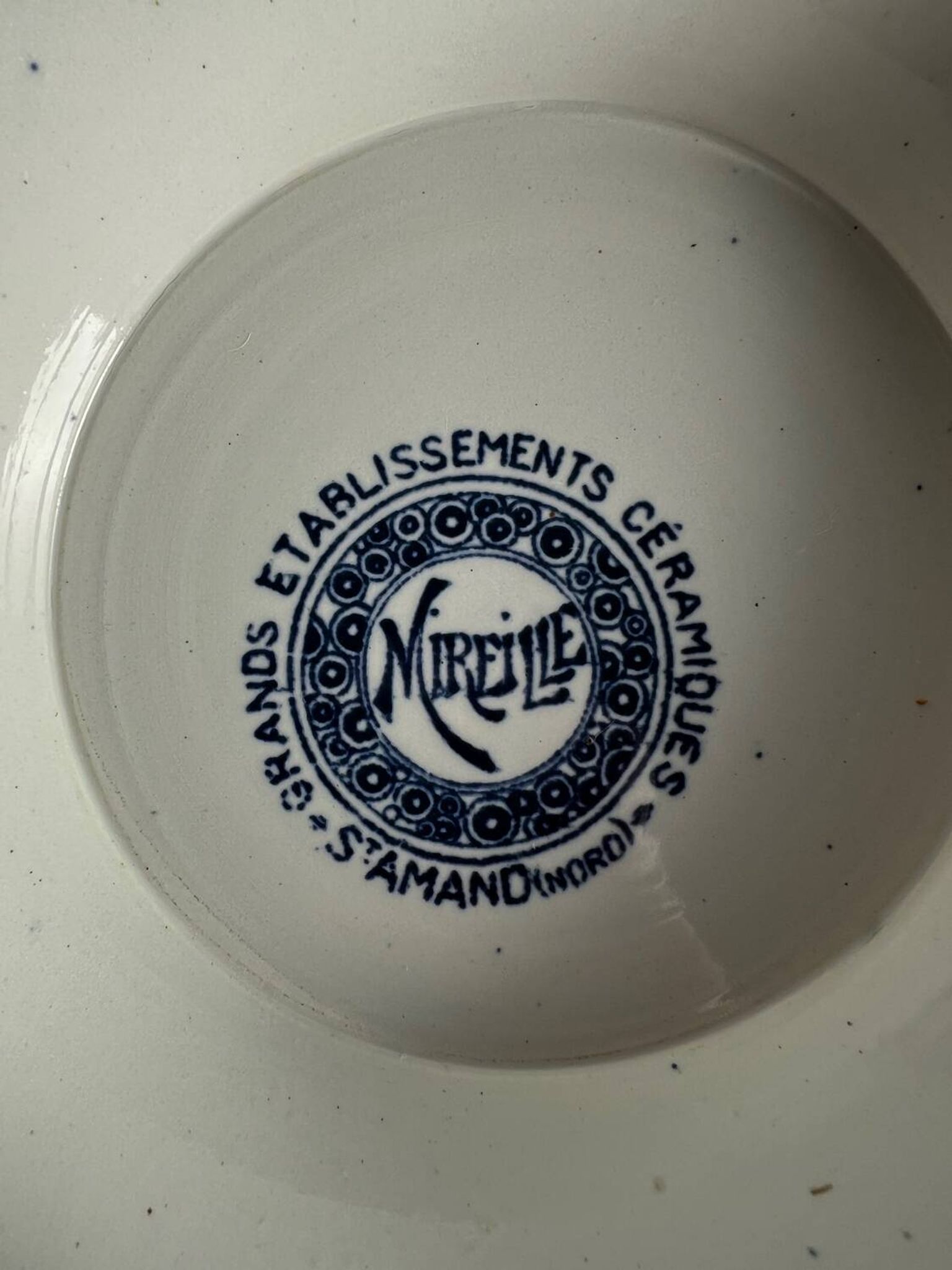 Presentation dish of the compote type Mireille St Amand