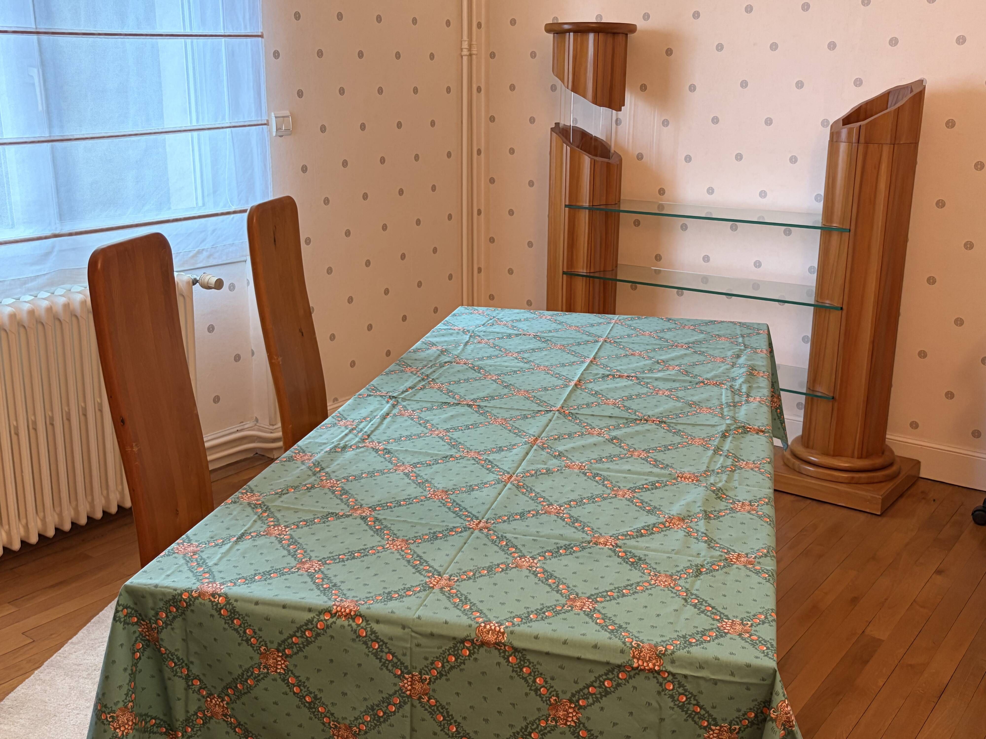 Table de séjour style postmoderniste