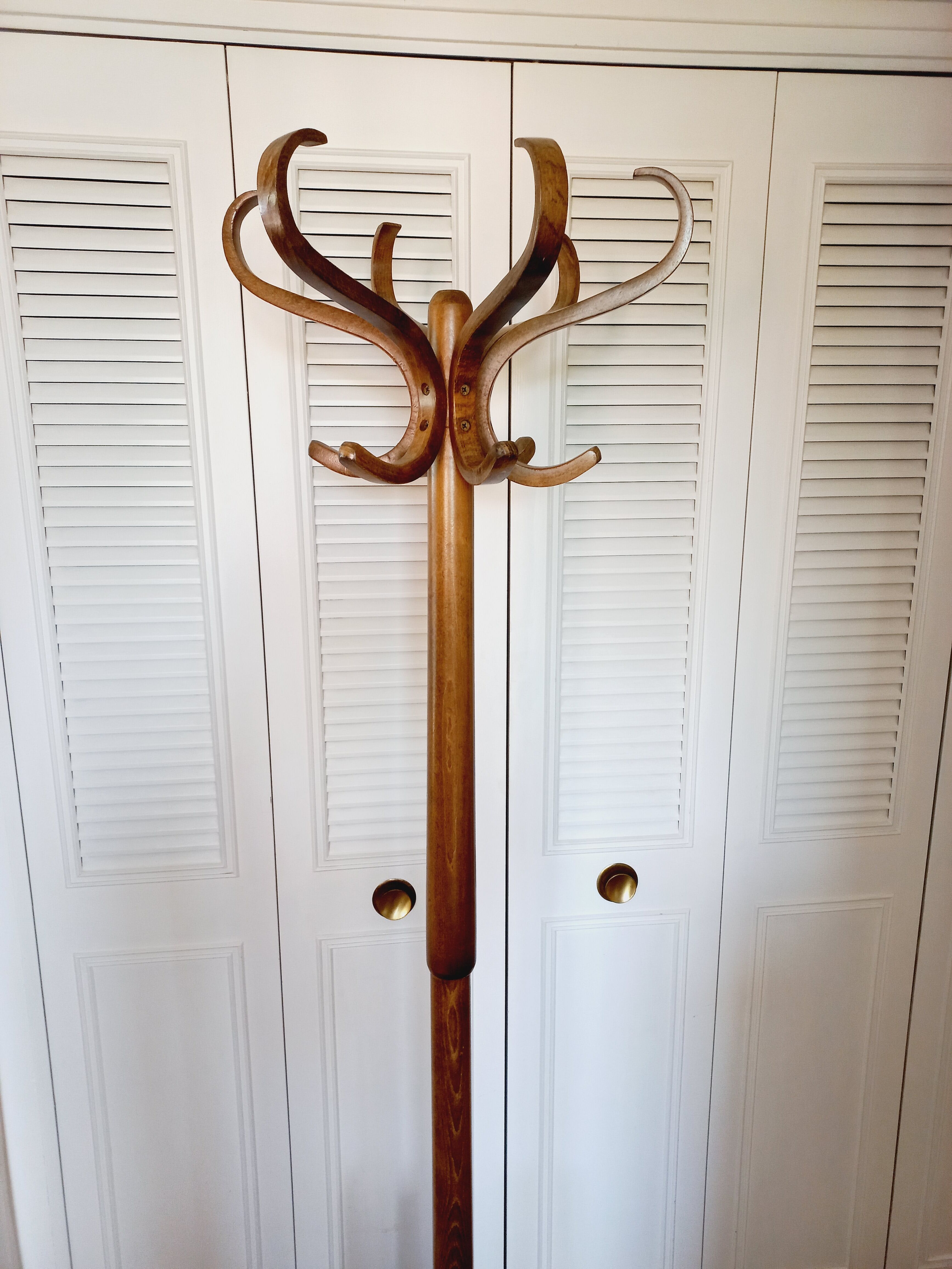 Baumann parrot coat rack