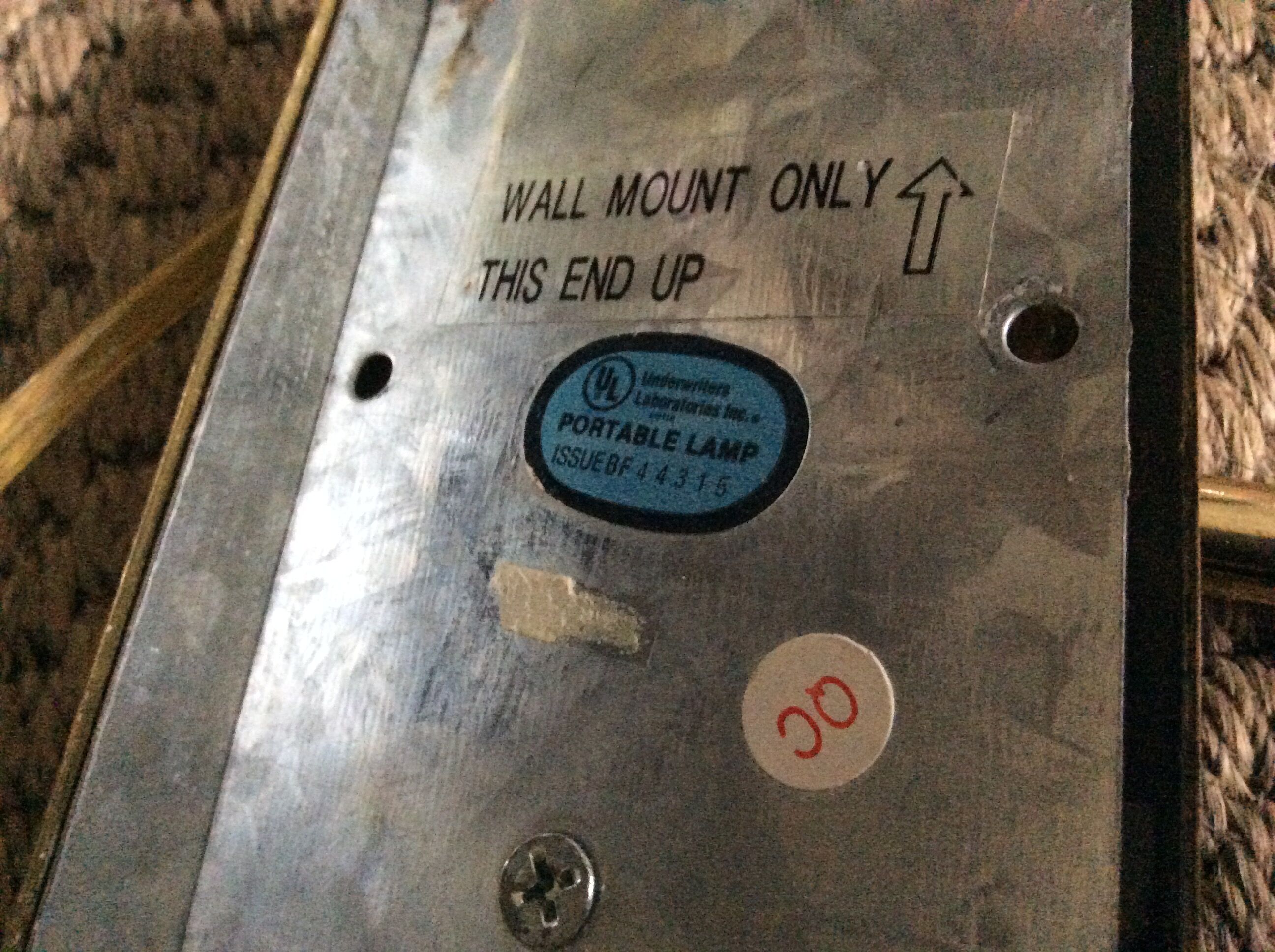 Wall lamp in gold metal