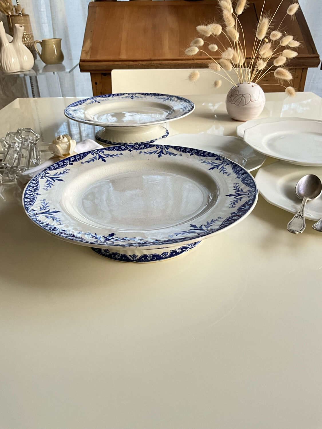 2 cake plates 'iron earth'