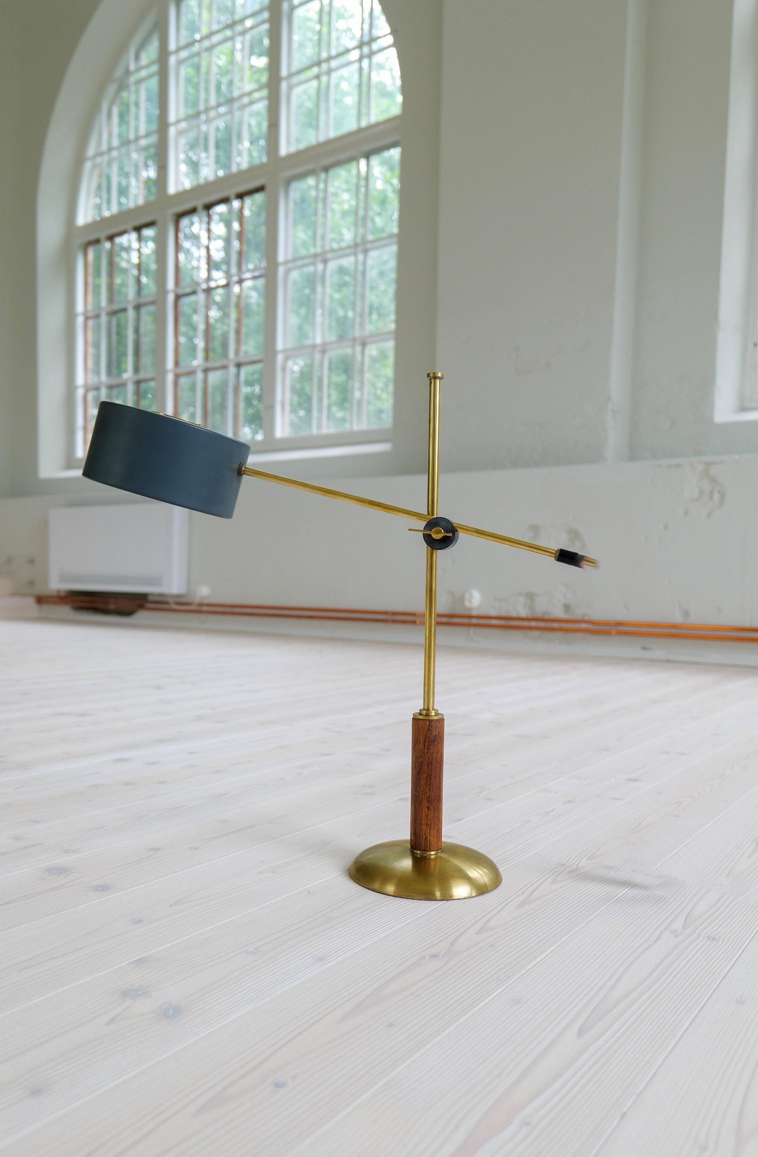 Mid-century modern table lamp in brass and walnut, rare by Einar Bäckström, Sweden.