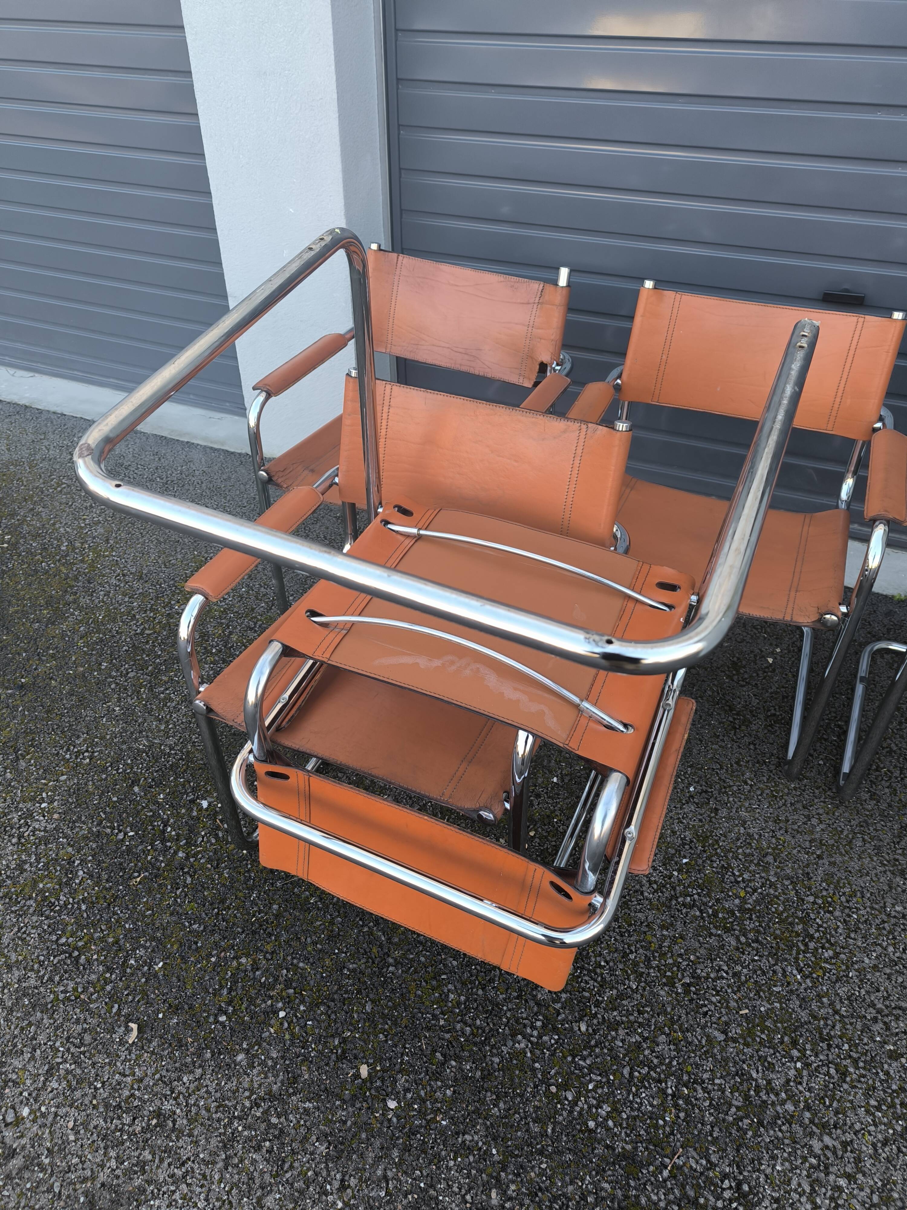 Cantilever chairs in the style of Matteo Grassi